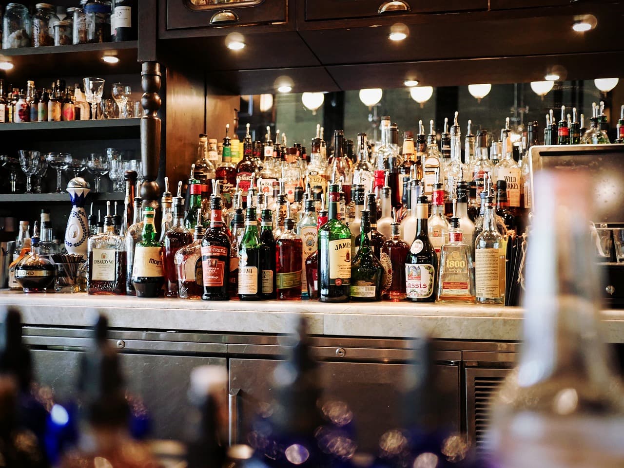 Alcohol in St Petersburg: Sale Hours, Age Limit and the Scarlet Sails Ban