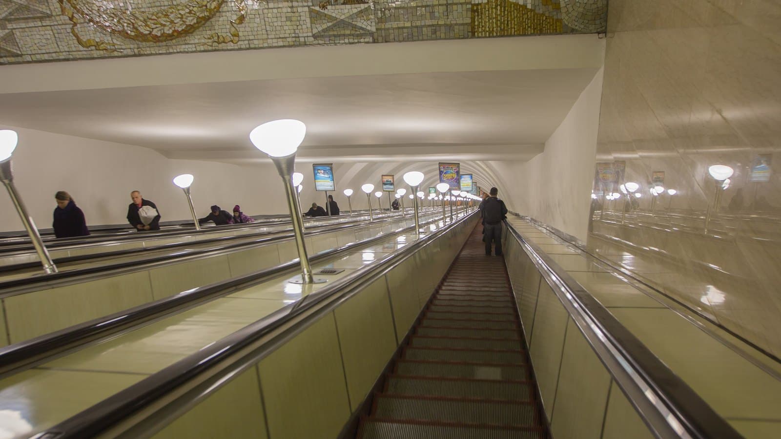 Luggage on the St Petersburg metro: 120 cm free, 150 cm for 95 roubles, bigger not allowed