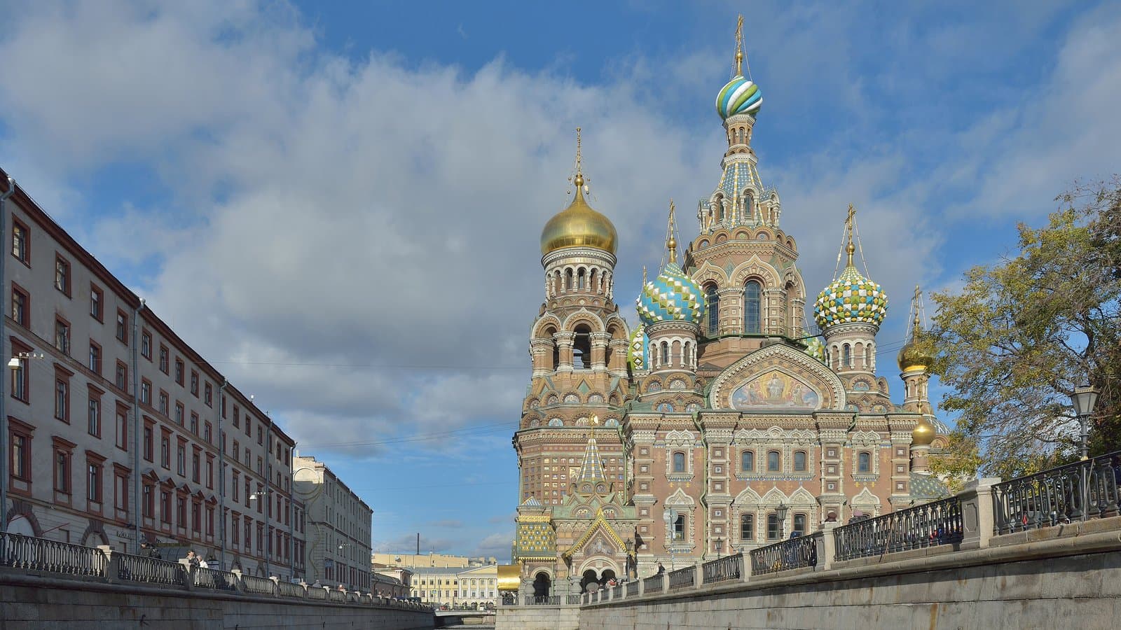 The Griboyedov Canal on foot in 2 hours: from the Church of the Saviour on Spilled Blood to St Nicholas Cathedral
