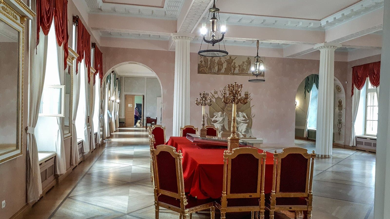 Pushkin's Lyceum in Tsarskoye Selo: what's inside, a 600-rouble ticket and a half-day with Catherine Park