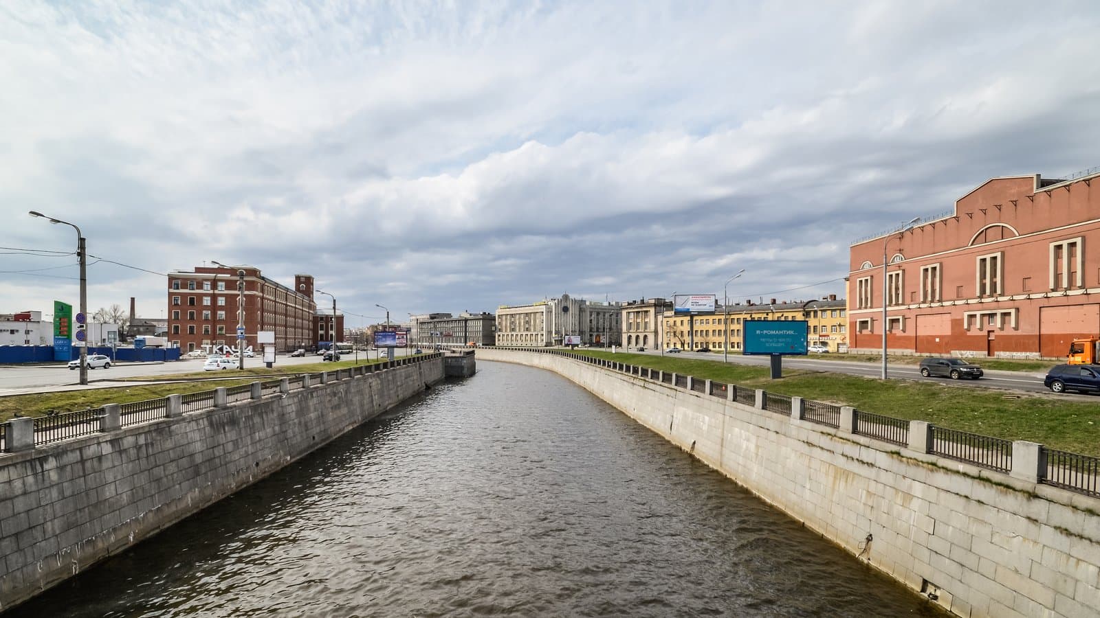 The Obvodny Canal in 2 hours: a walk through industrial St Petersburg from the Tkachi mill to the Red Triangle factory