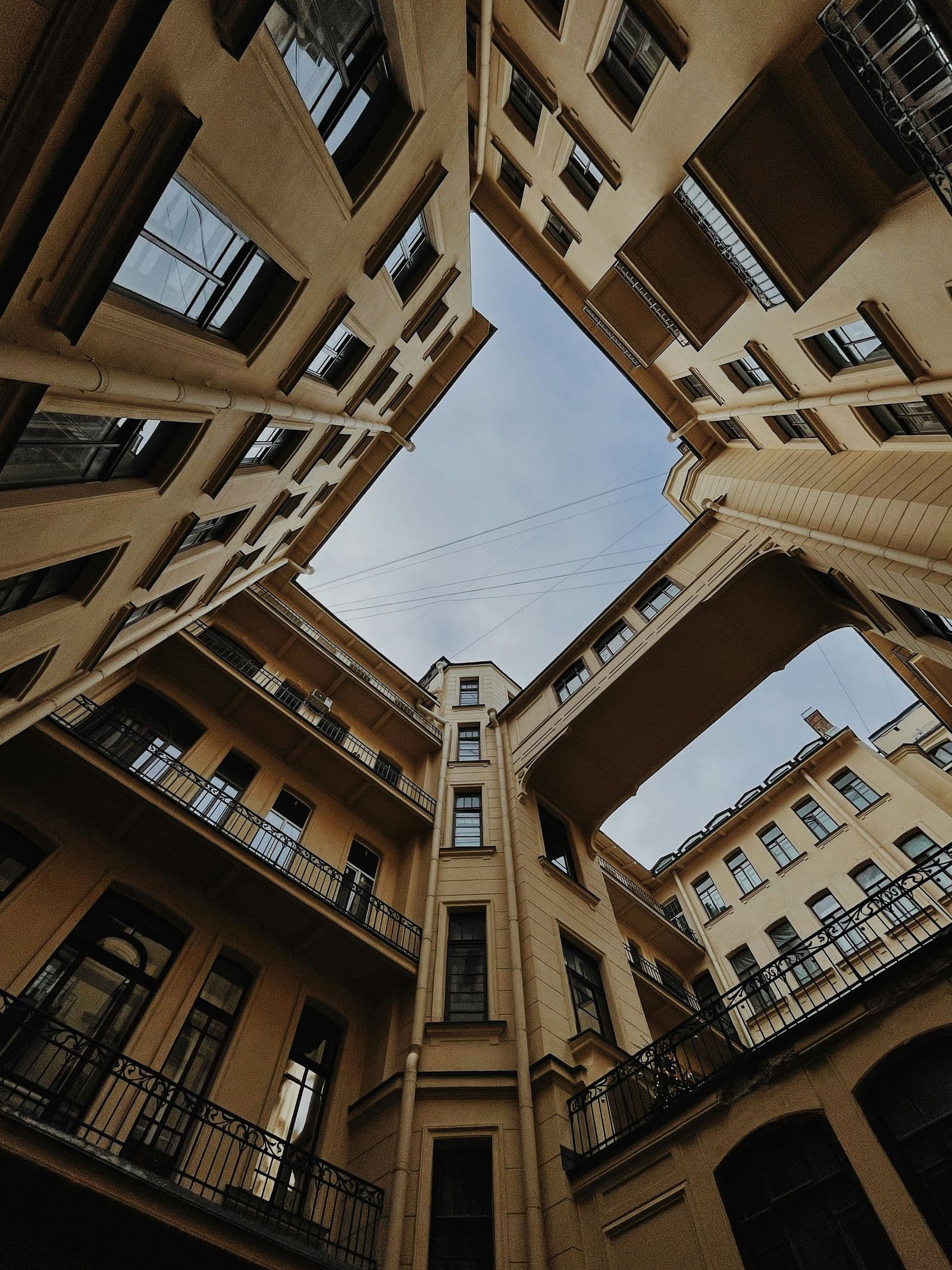The Courtyard Wells of St Petersburg: How to Hunt Them