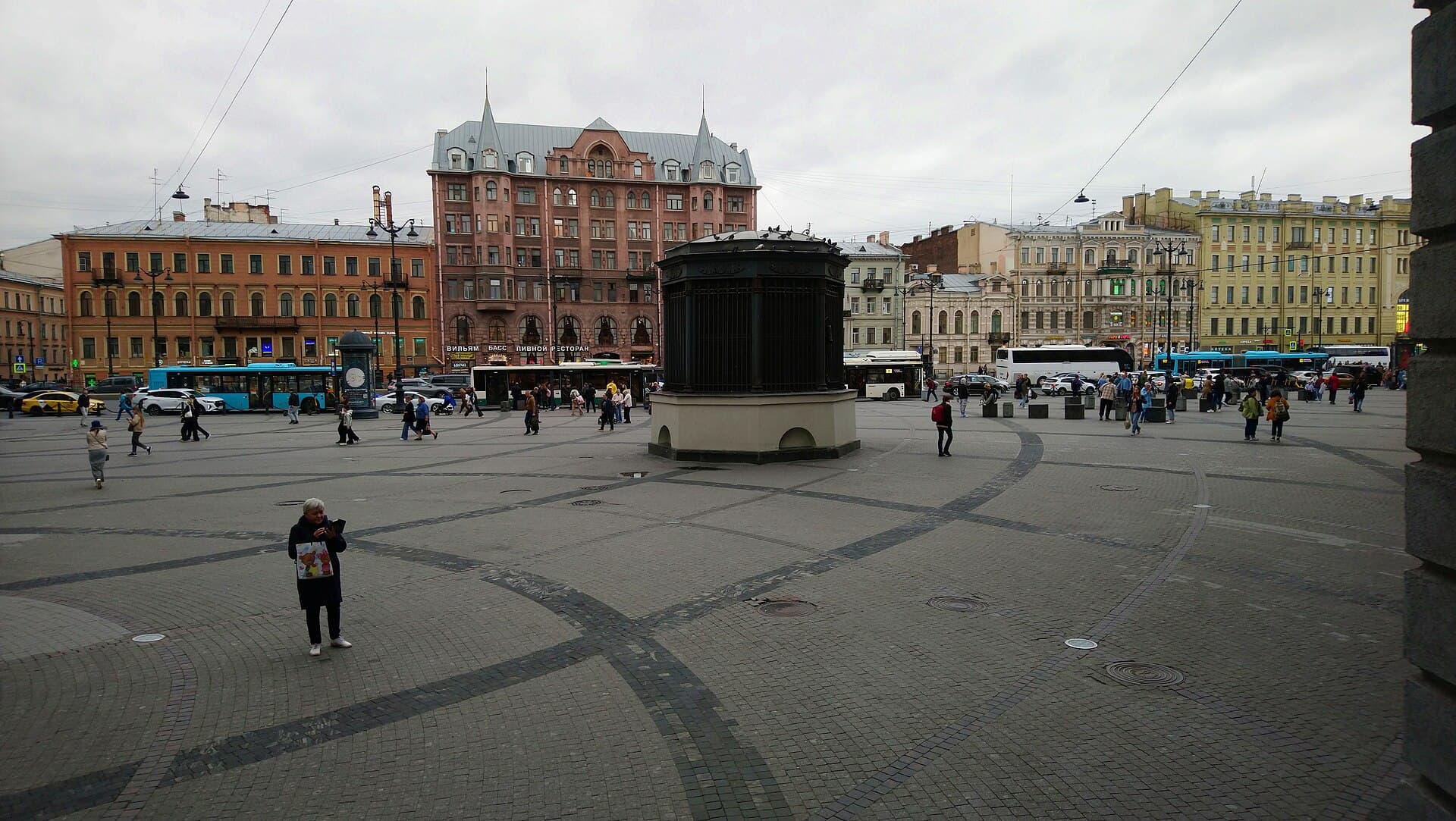An hour by Moskovsky Station: 5 walkable stops