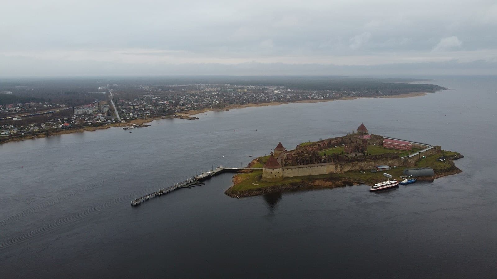 What closes in St Petersburg in November: Oreshek, boats, fountains, parks