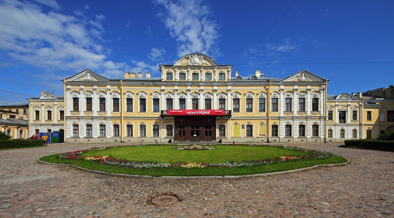 The Fountain House: One Address on the Fontanka, Two Entirely Different Museums