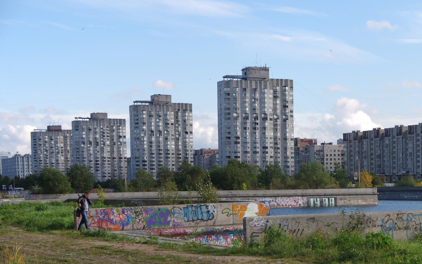 Houses on Legs in Saint Petersburg: Towers on Columns at the Edge of Vasilyevsky Island