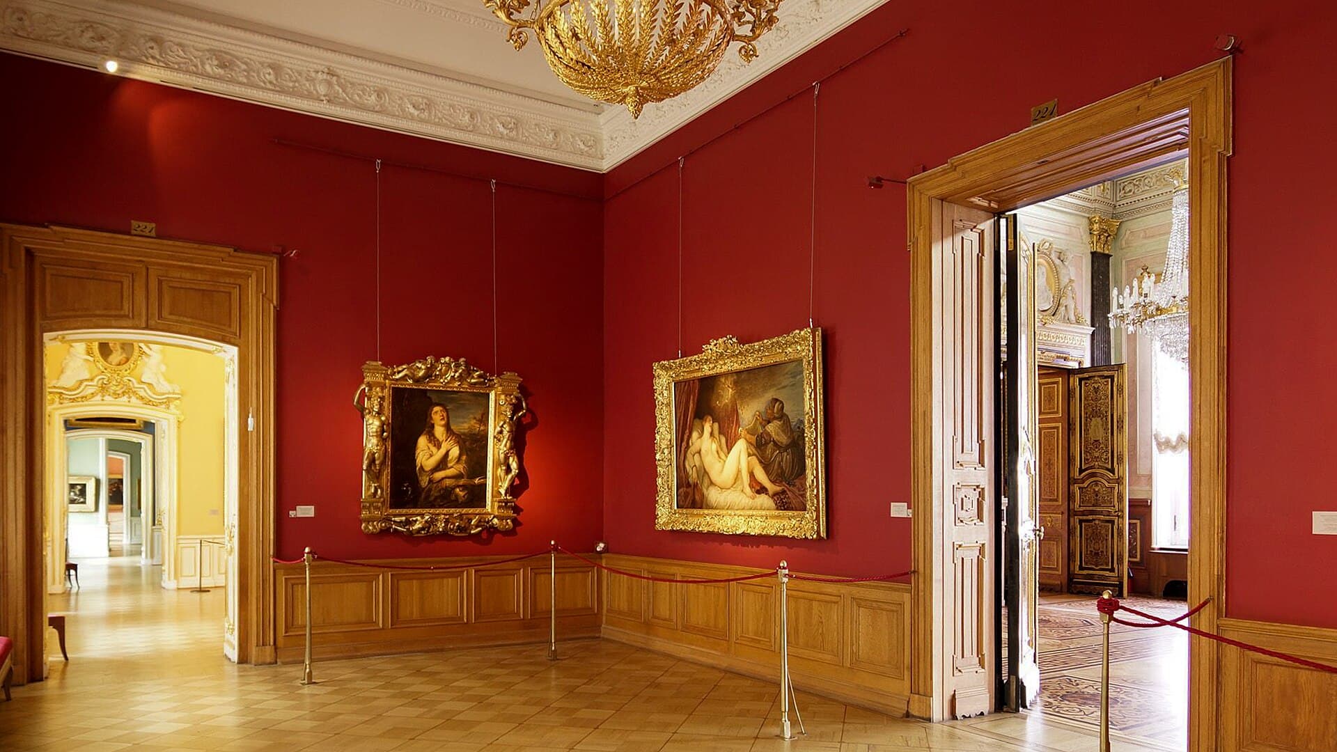«Between Phenomena» in the Hermitage Theatre foyer: an exhibition by the museum's restorer Evgeny Gerasimov