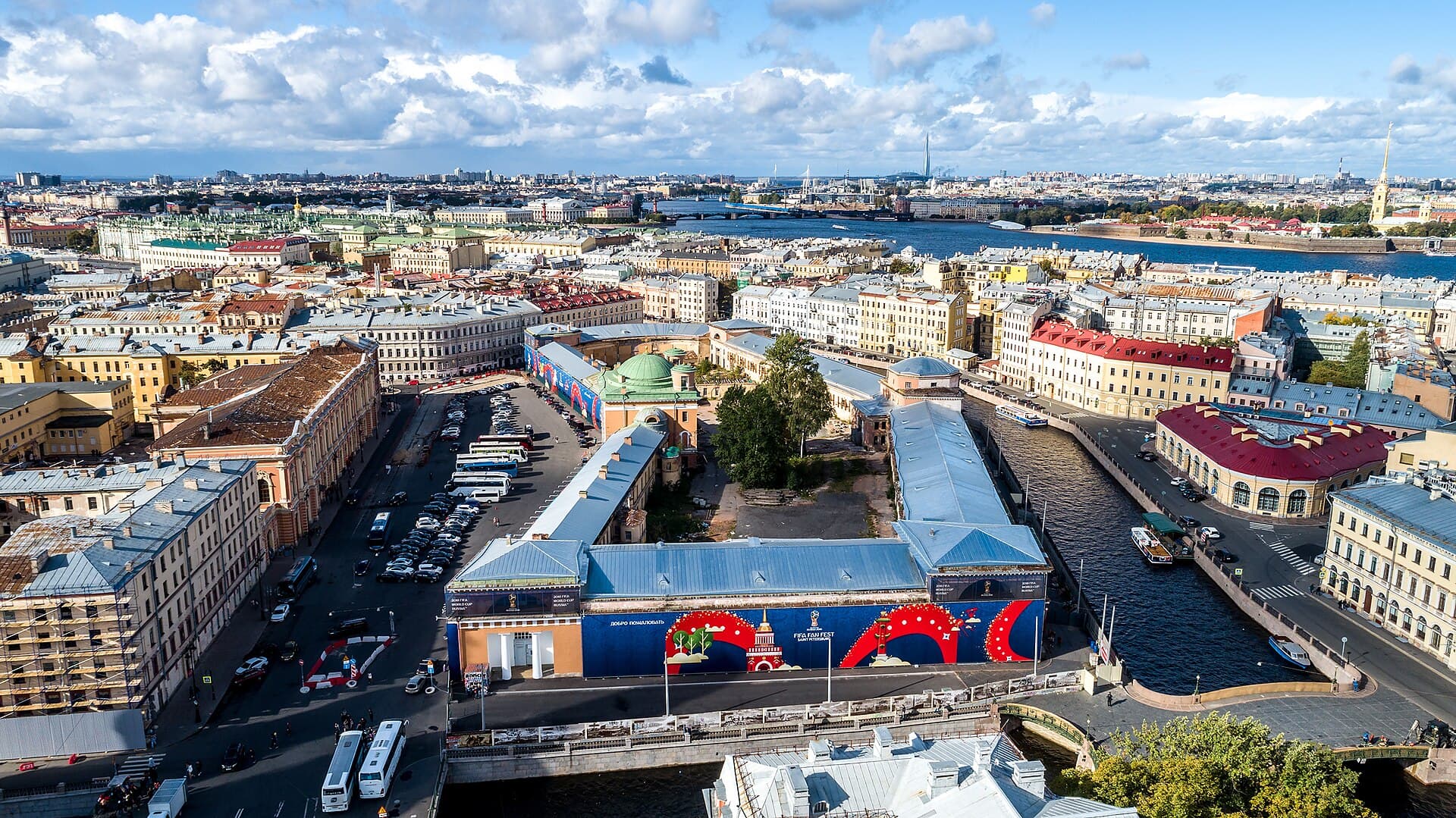 Parking in central St Petersburg: where to leave the car and what it costs