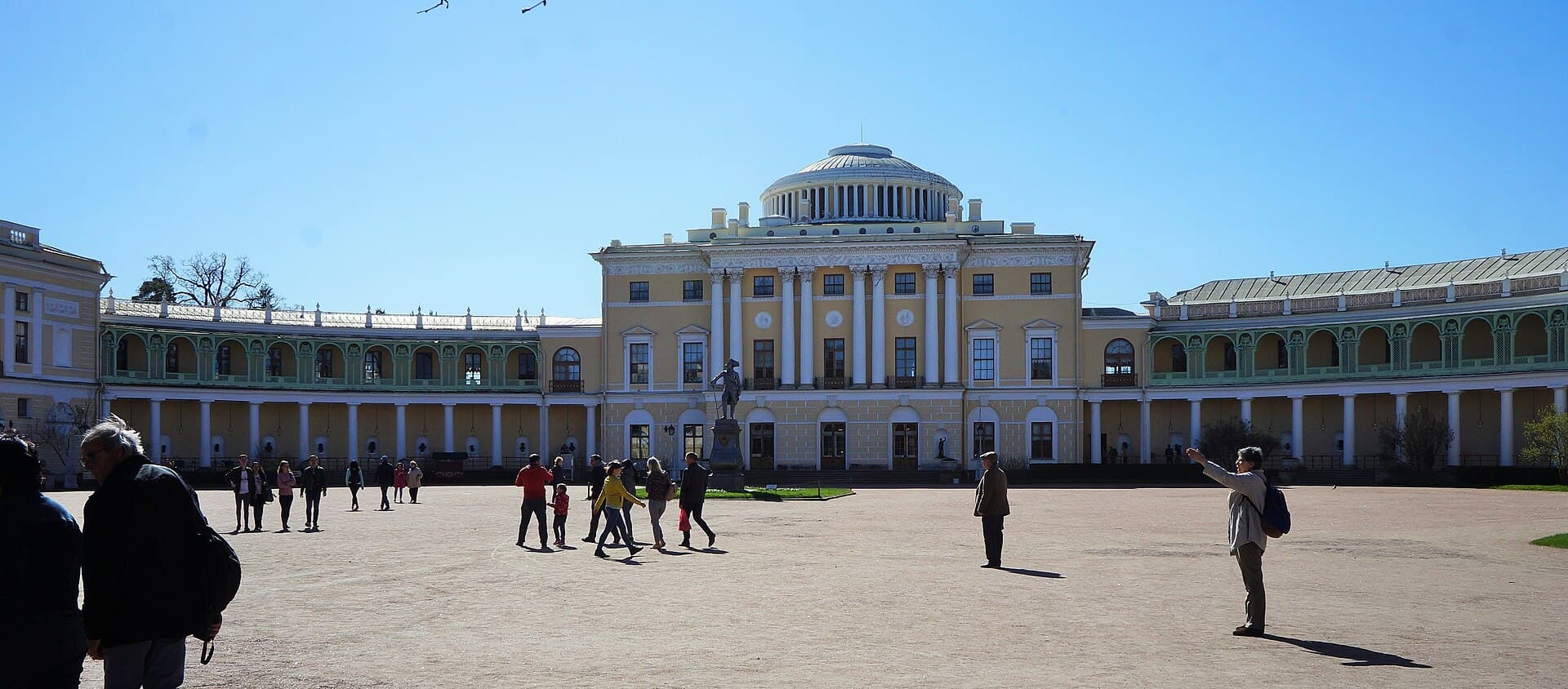 Pavlovsk: Maria Fyodorovna's palace and why to walk the park in autumn