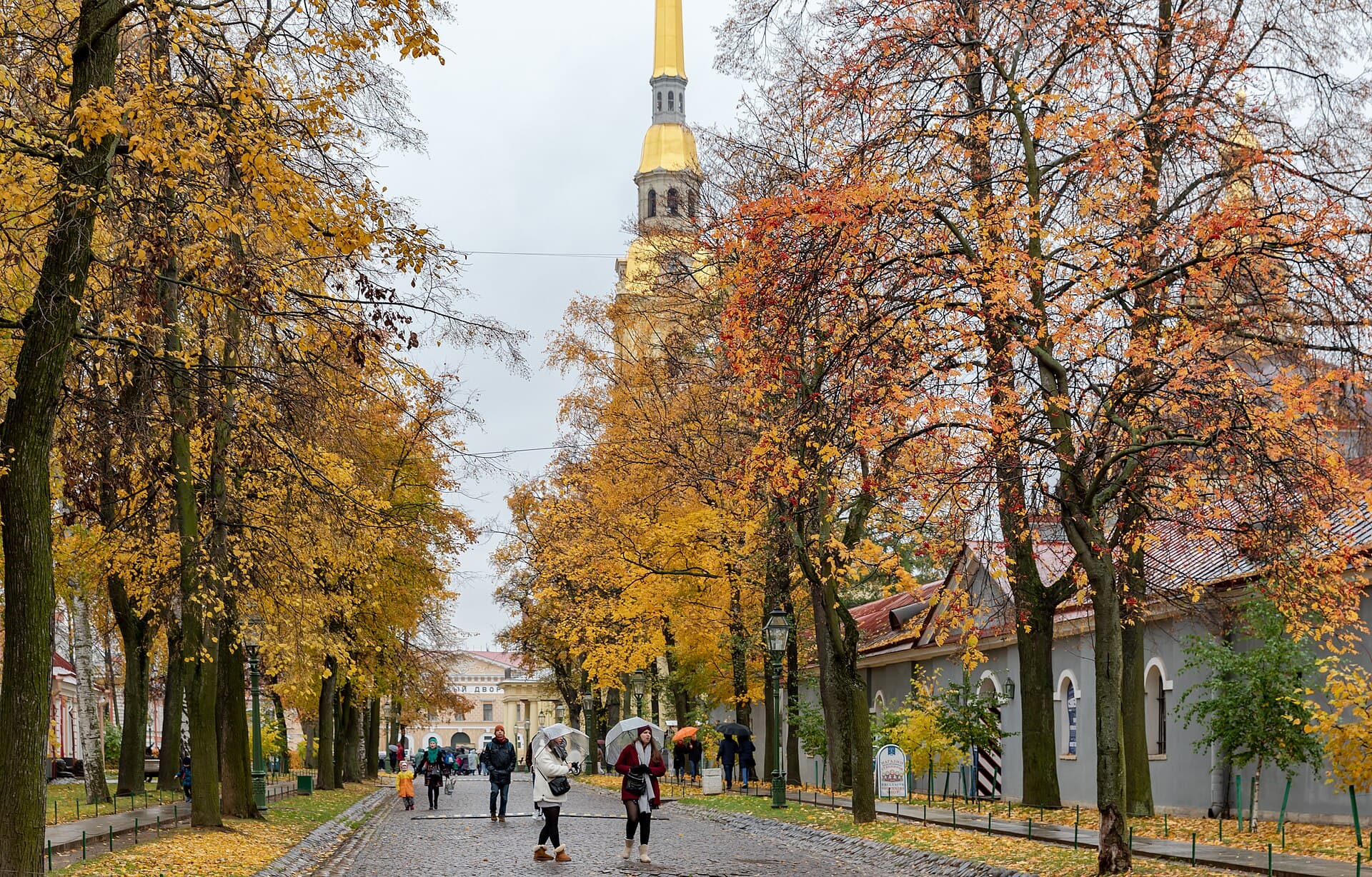 The Peter and Paul Fortress in autumn 2026: what is free, ticket prices and a three-hour route