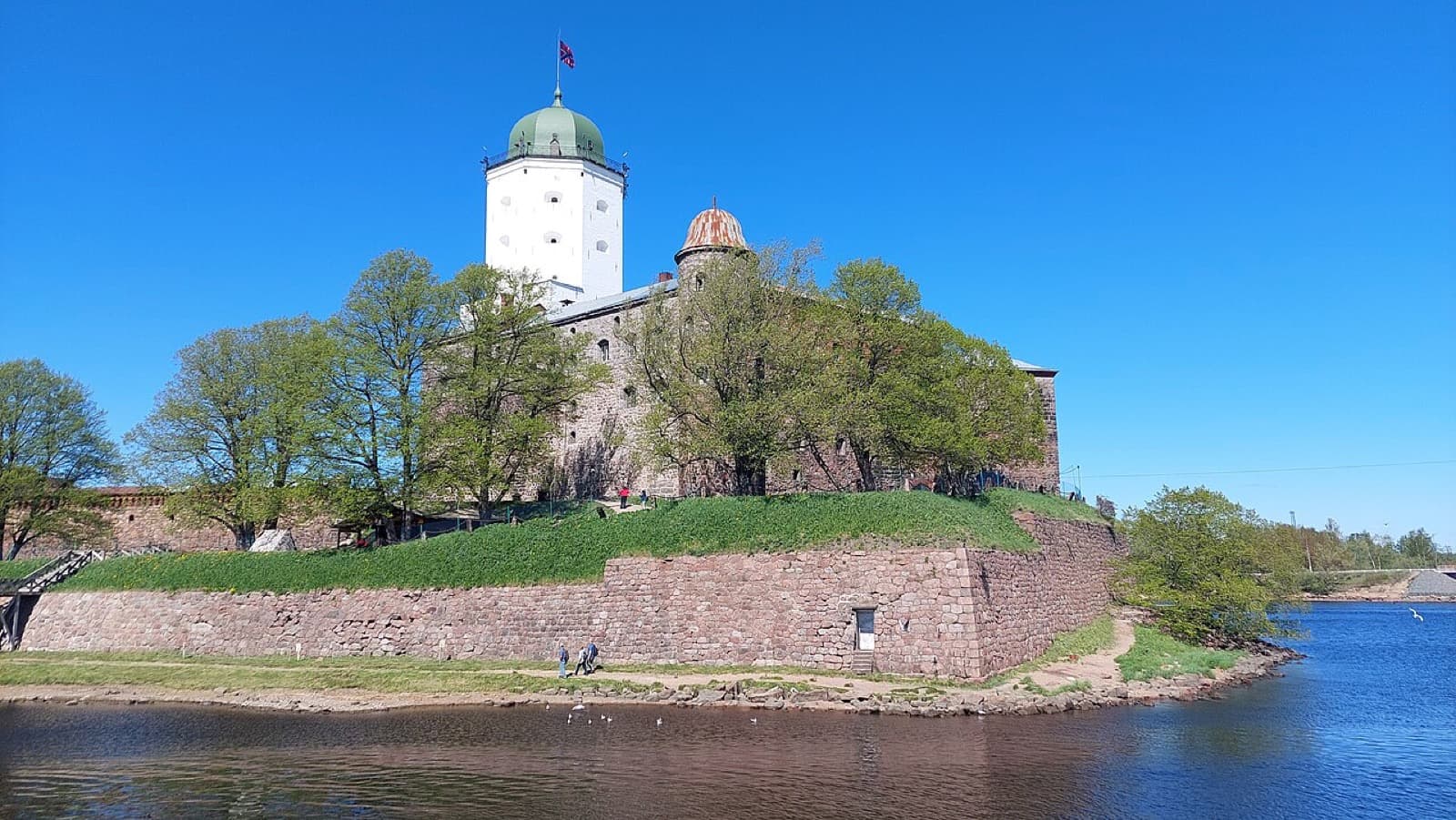 Vyborg as a Day Trip from Saint Petersburg: Trains, Castle Tickets and Hours in 2026