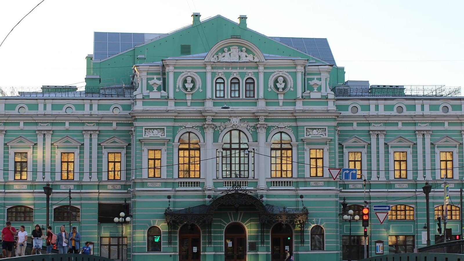 The Tovstonogov Bolshoi Drama Theatre (BDT): how to buy tickets without resellers and what to see first