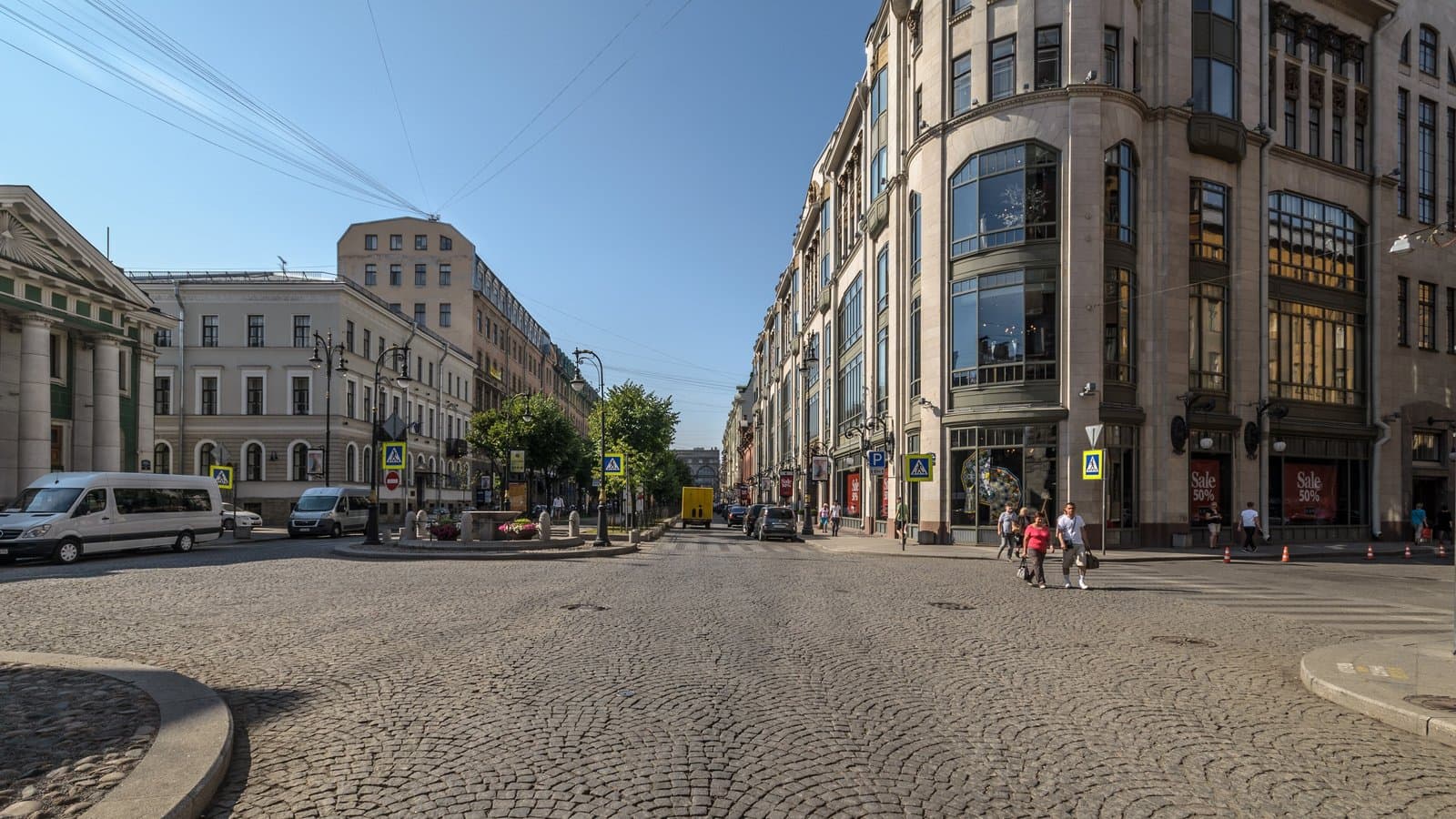 Bolshaya Konyushennaya Street in an hour: the famous doughnut café, a Finnish church with an organ and the square of Pushkin's funeral