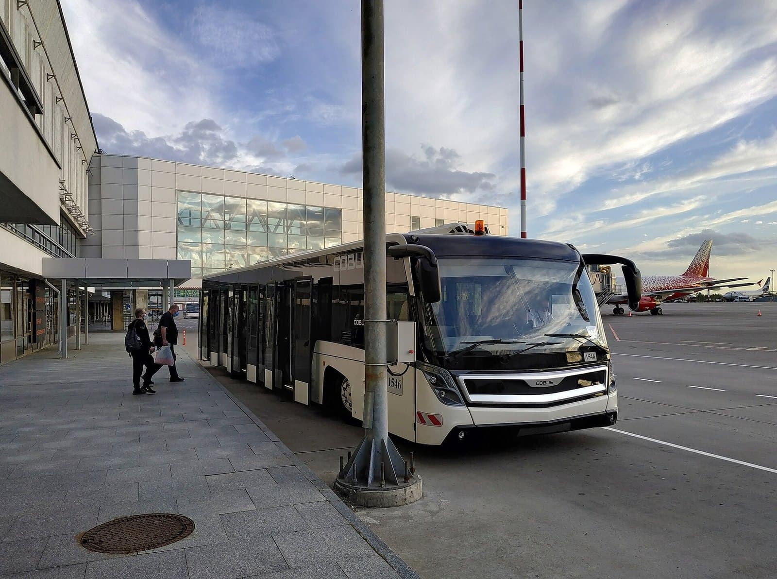 How to Get from Pulkovo Airport to St Petersburg City Centre in 2026: Bus, Metro, Taxi and Transfers