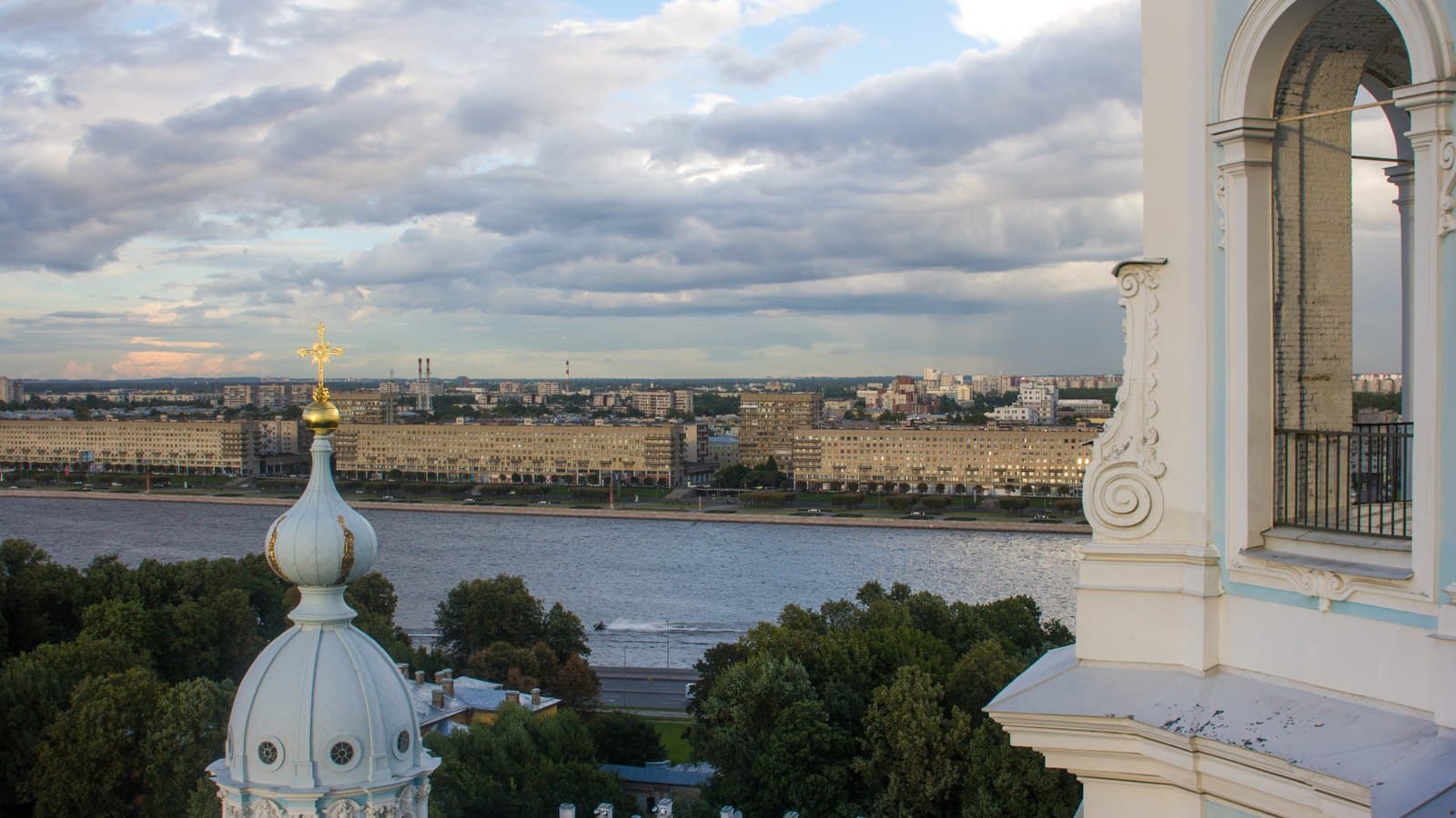There is no such thing as a legal rooftop tour in St Petersburg