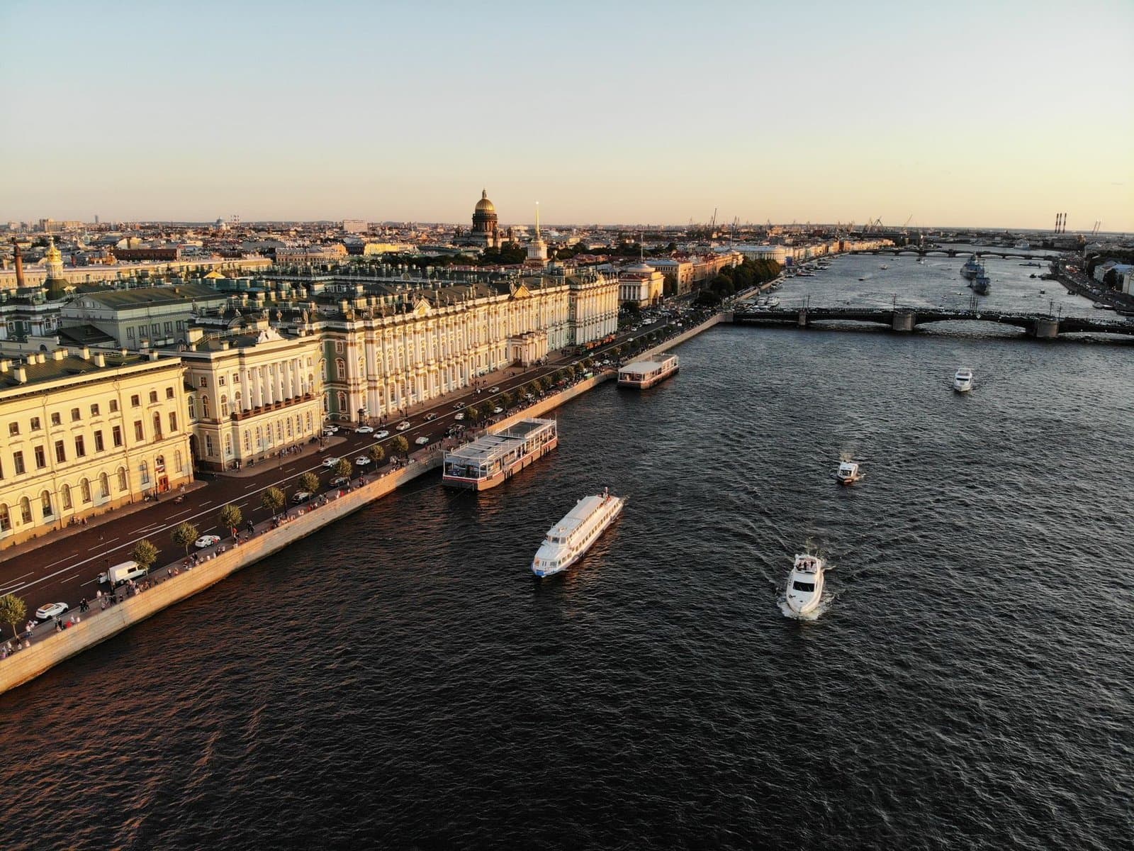 Nuits Blanches à Saint-Pétersbourg : Dates, horaires des ponts et où être à 1h du matin
