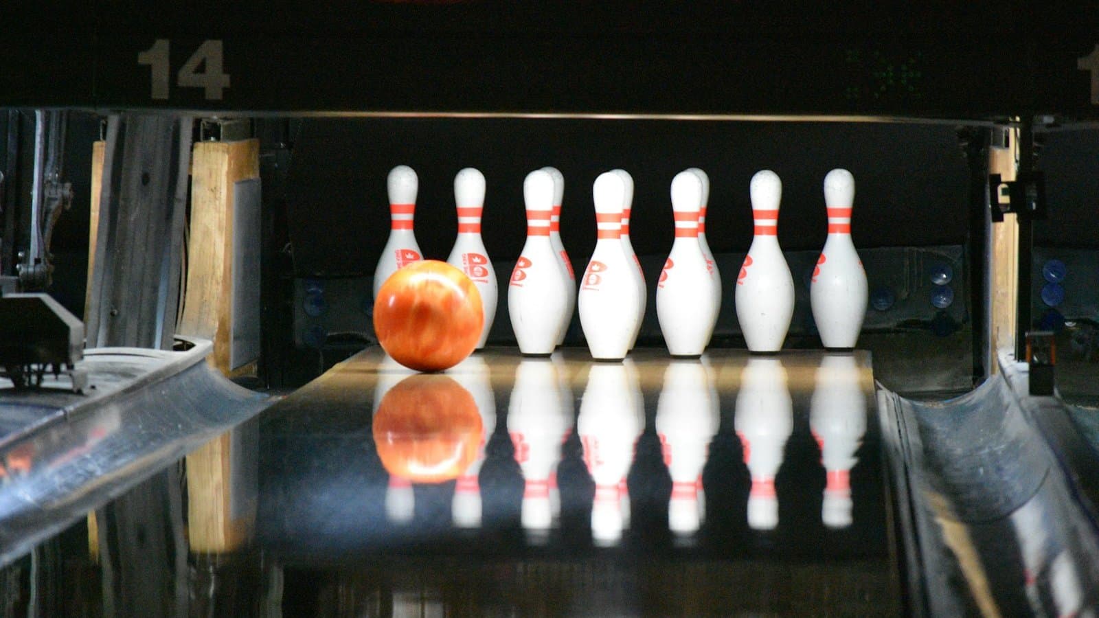 Bowling in St Petersburg: where to play, what a lane costs on weekdays and at weekends, and where it's unlimited till dawn
