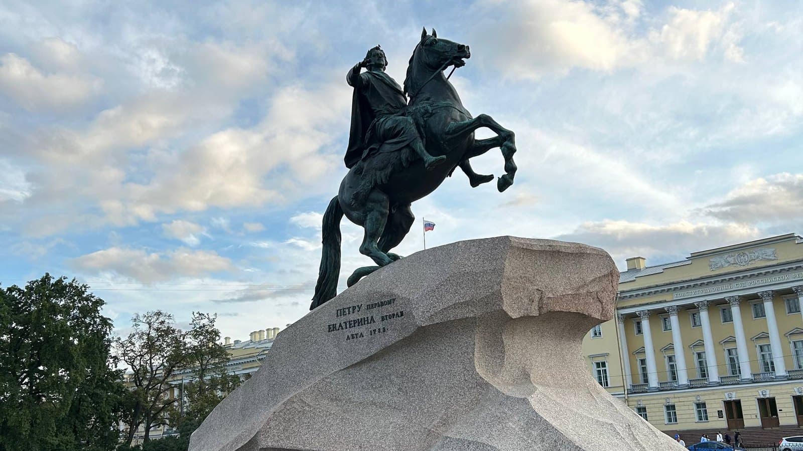 Long Walks in St Petersburg: Four Routes of 2 to 4 Hours, 200 Roubles for a Park at Weekends
