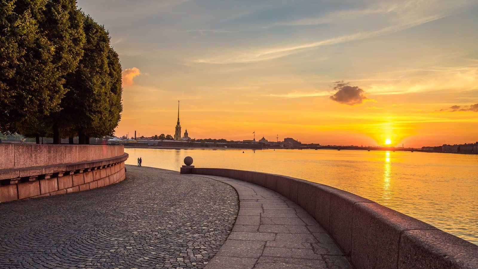 Where to watch the sunrise in Saint Petersburg in autumn and winter