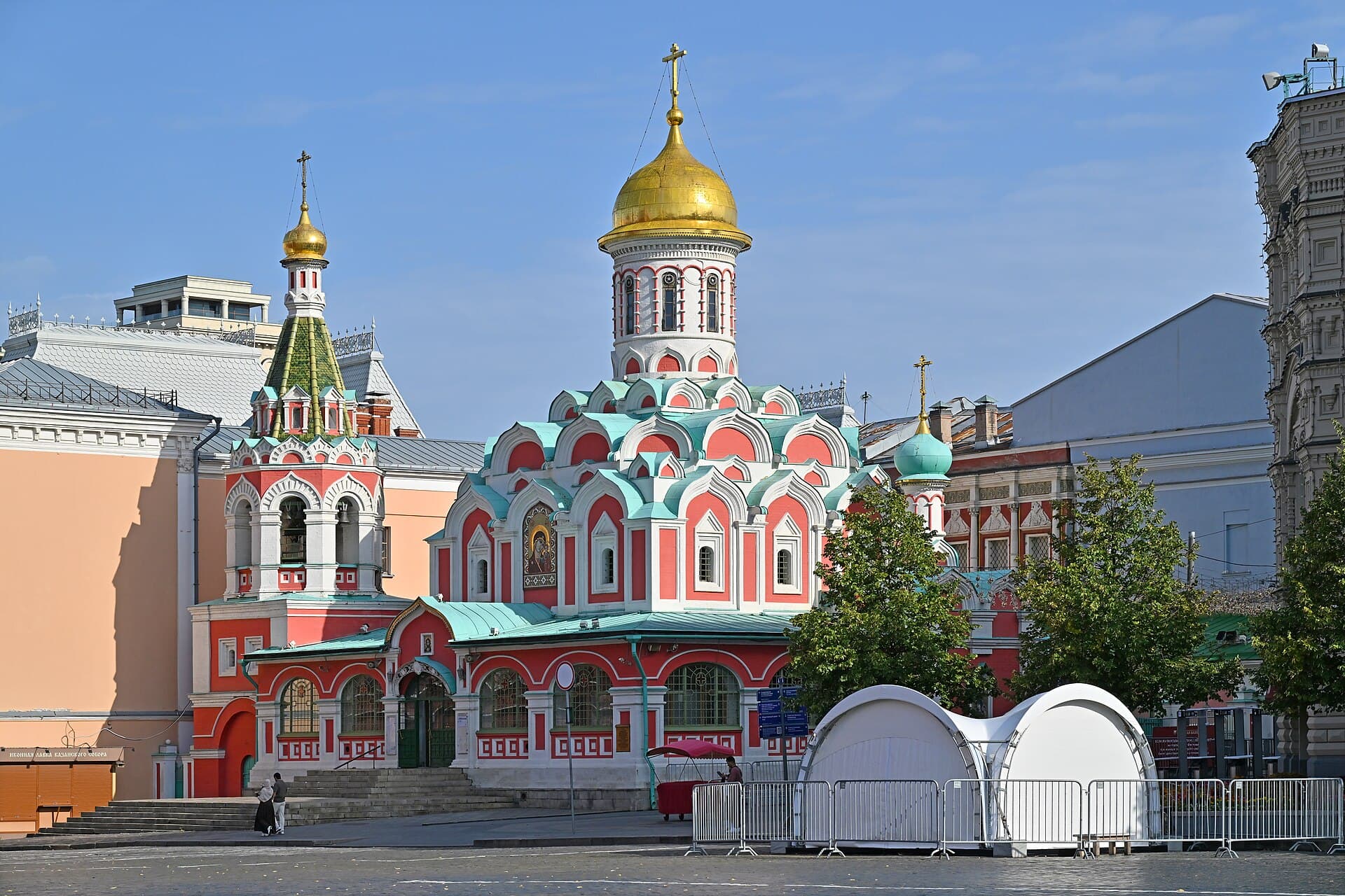 Kazan Cathedral on Nevsky: how to visit and what to look for