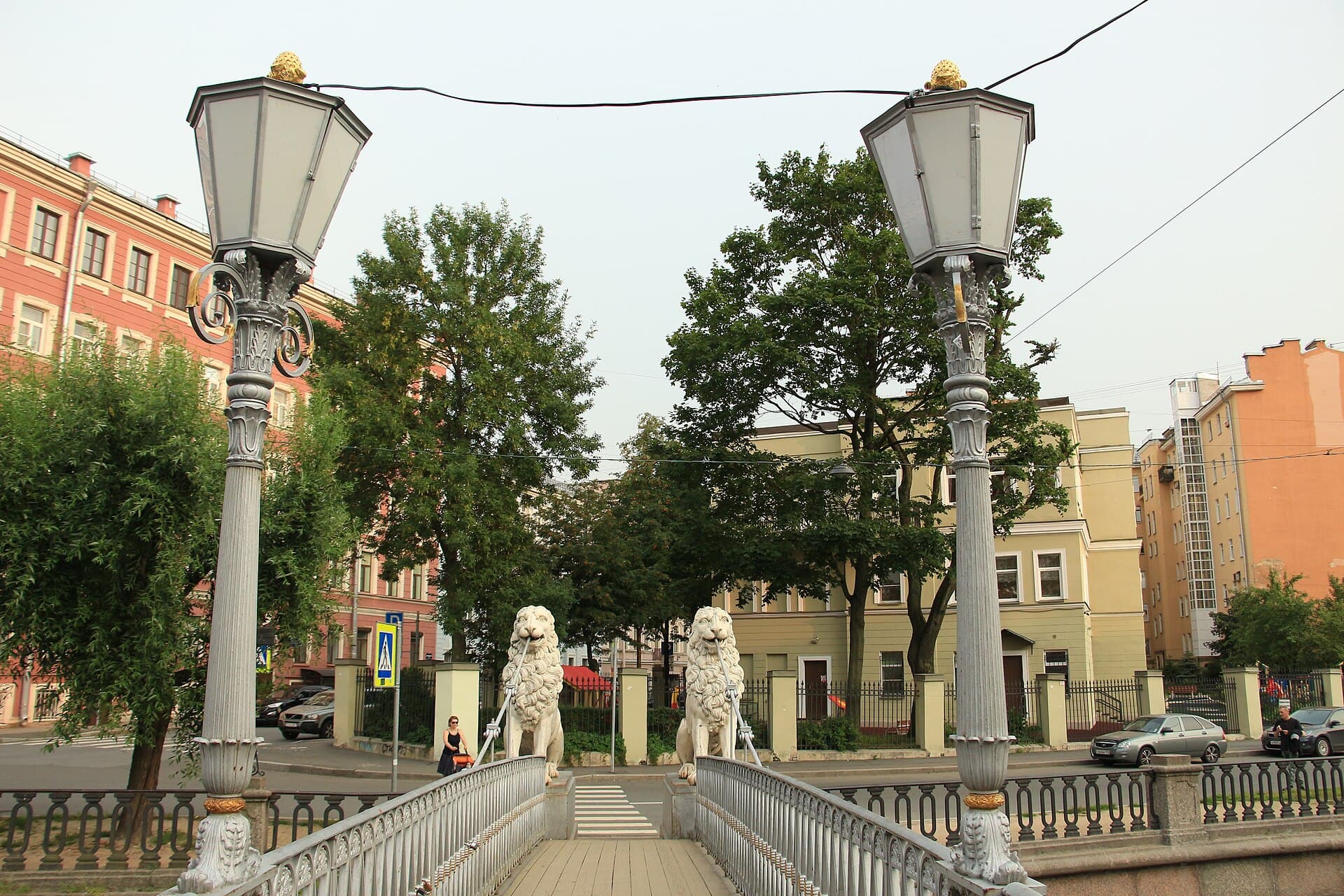 Lion Bridge: four bronze lions on the Griboedov Canal