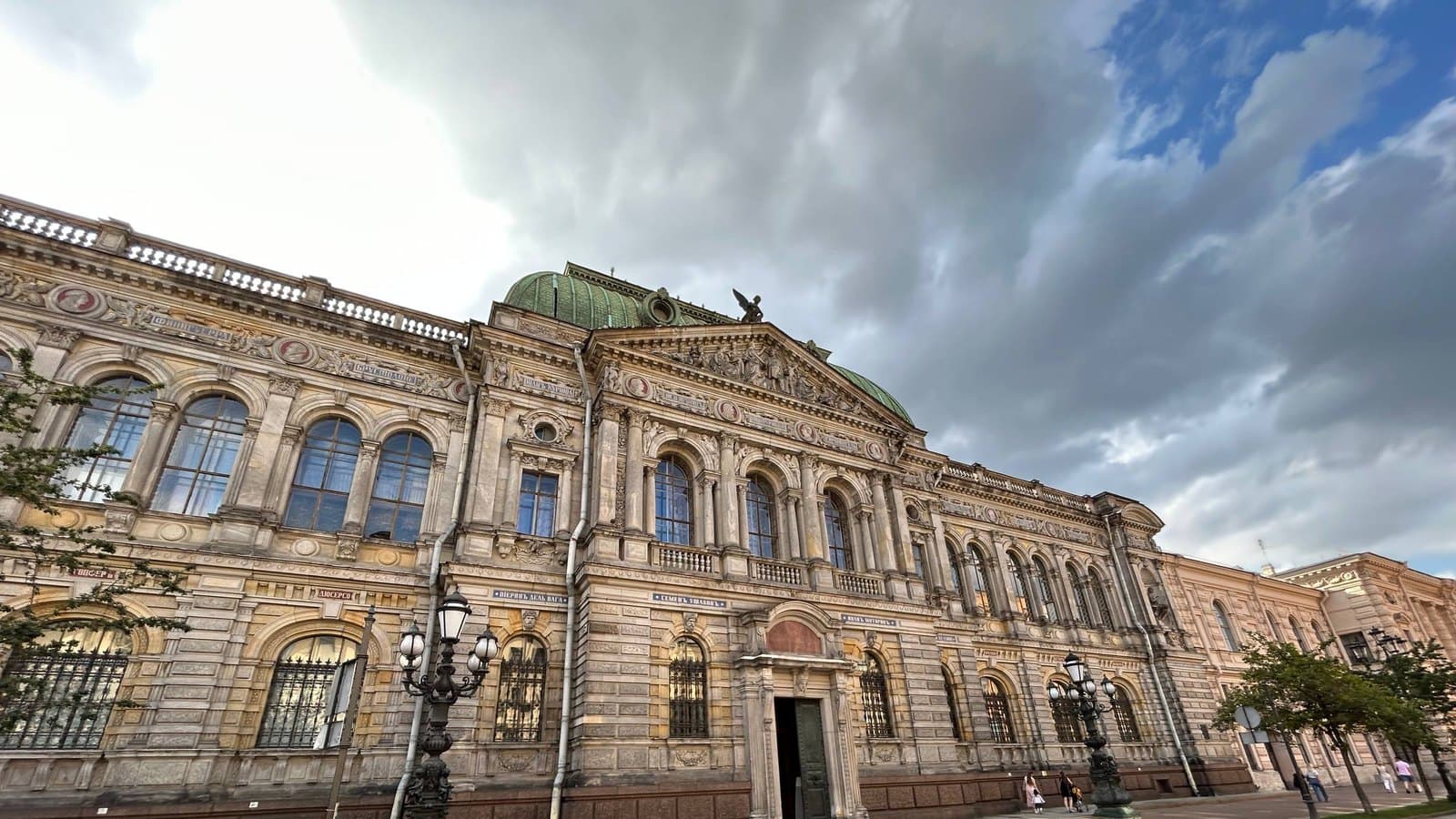 Inside St Petersburg Mansions: Tickets from 400 Roubles and Doors That Stay Shut