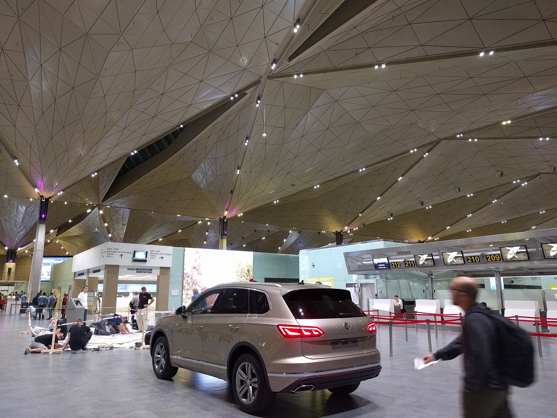 Meeting Someone at Pulkovo: Fifteen Free Minutes, Then 2,000 Roubles