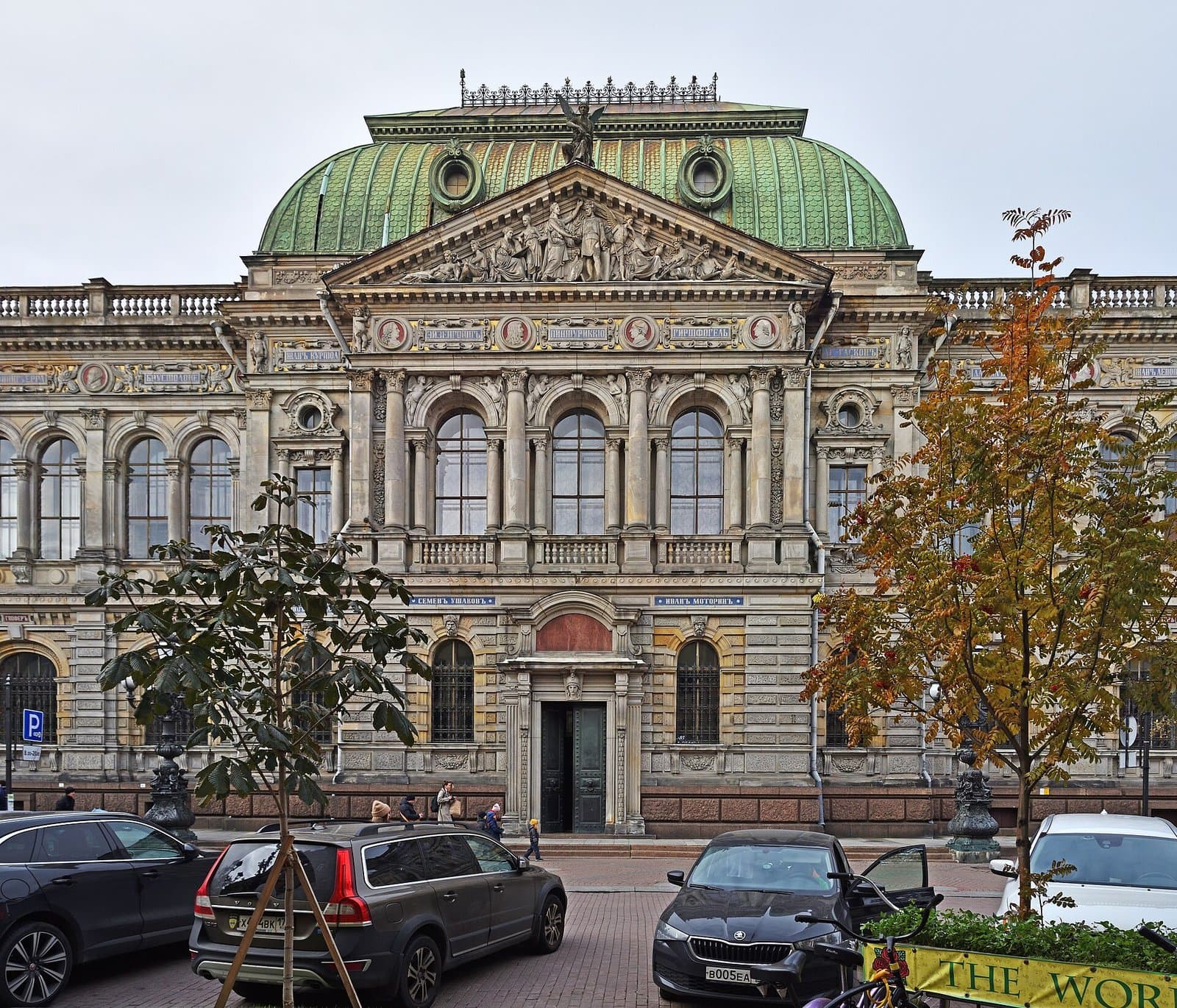 Solyanoy Lane in two hours: the Stieglitz Academy museum, the Siege of Leningrad museum and the Panteleimon church — the block everyone walks past on the way to the Summer Garden