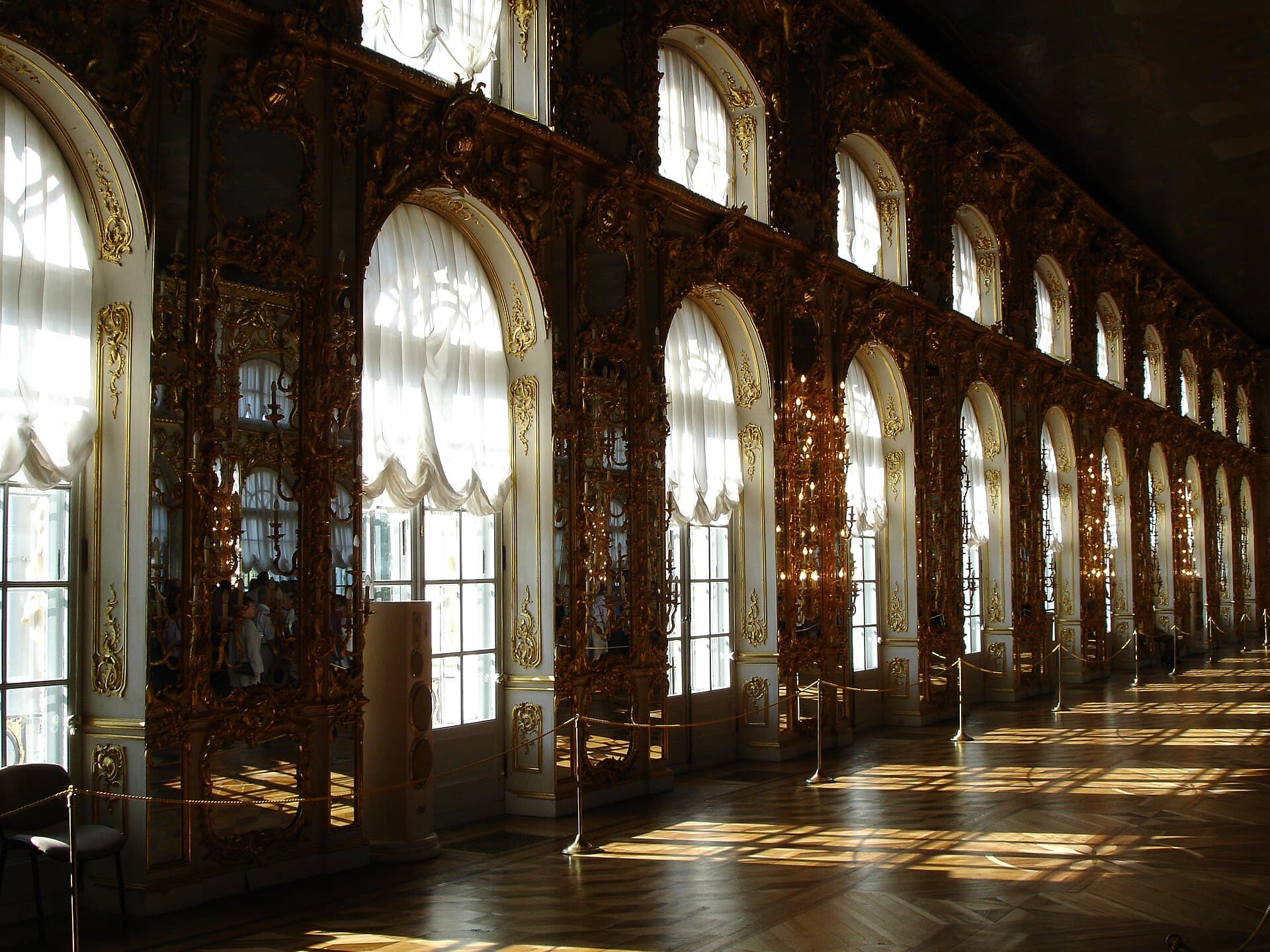 Tsarskoye Selo in autumn: the Catherine Palace without the queue
