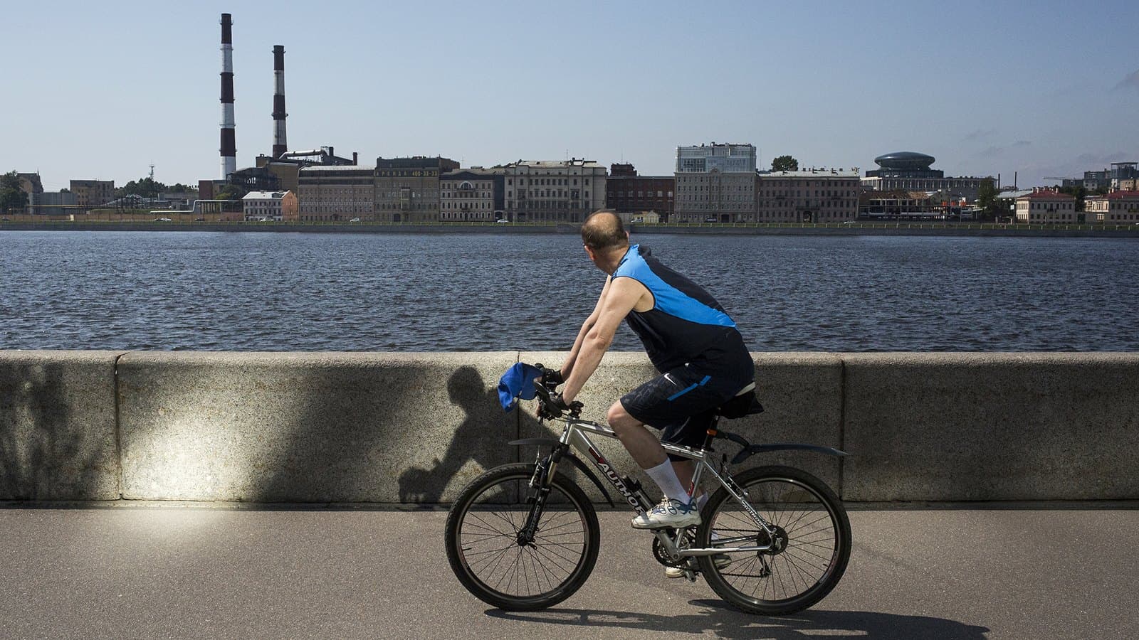 Cycling in St Petersburg: 5990 roubles a season, 65 roubles on the train, and the park that turns you away at weekends