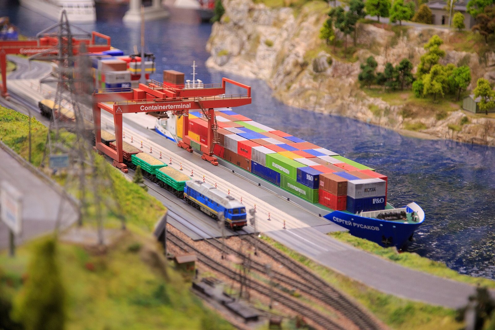 A port and railway on the Grand Maket Rossiya layout