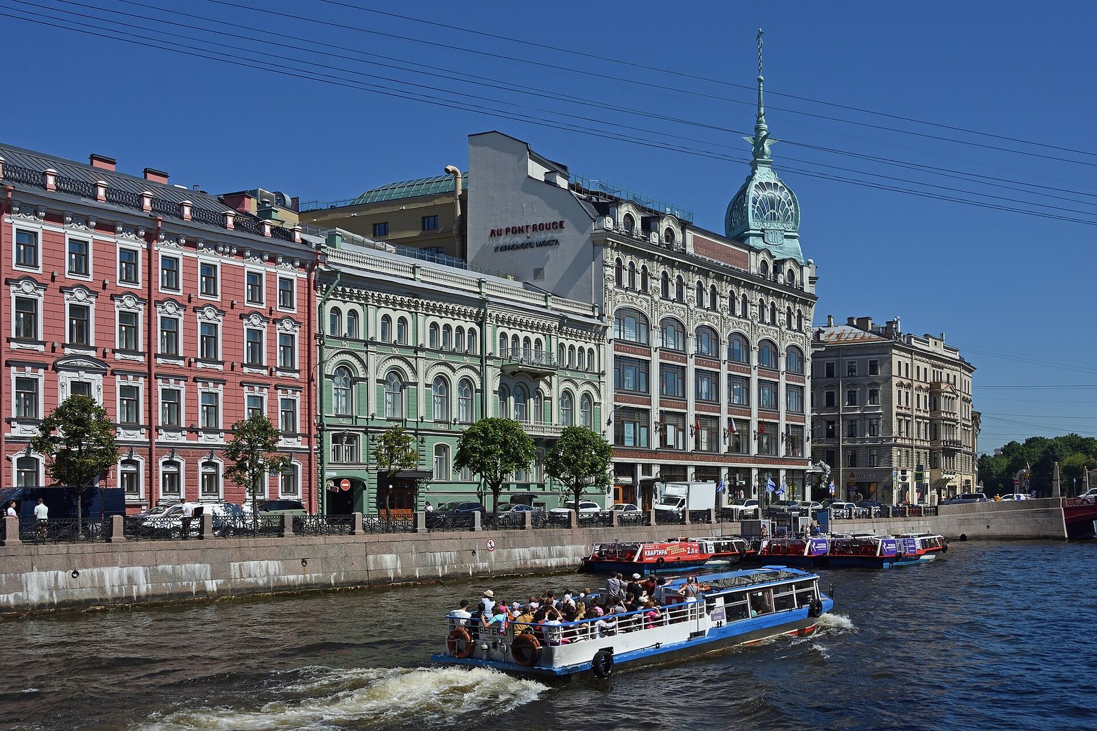 Au Pont Rouge seen from the Moika