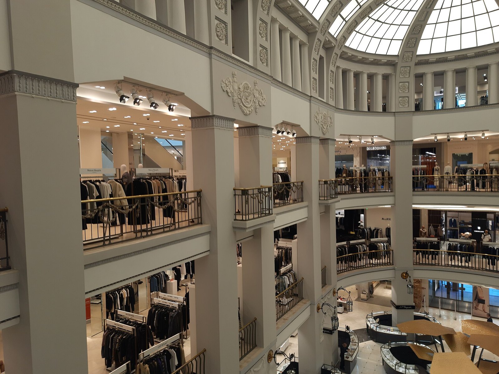 The galleries of the DLT atrium