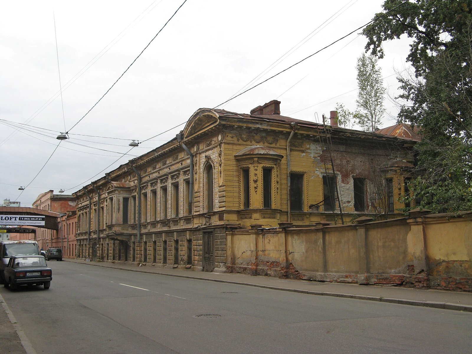 The façade of the Brusnitsyn Mansion on Kozhevennaya Line, photographed in 2016
