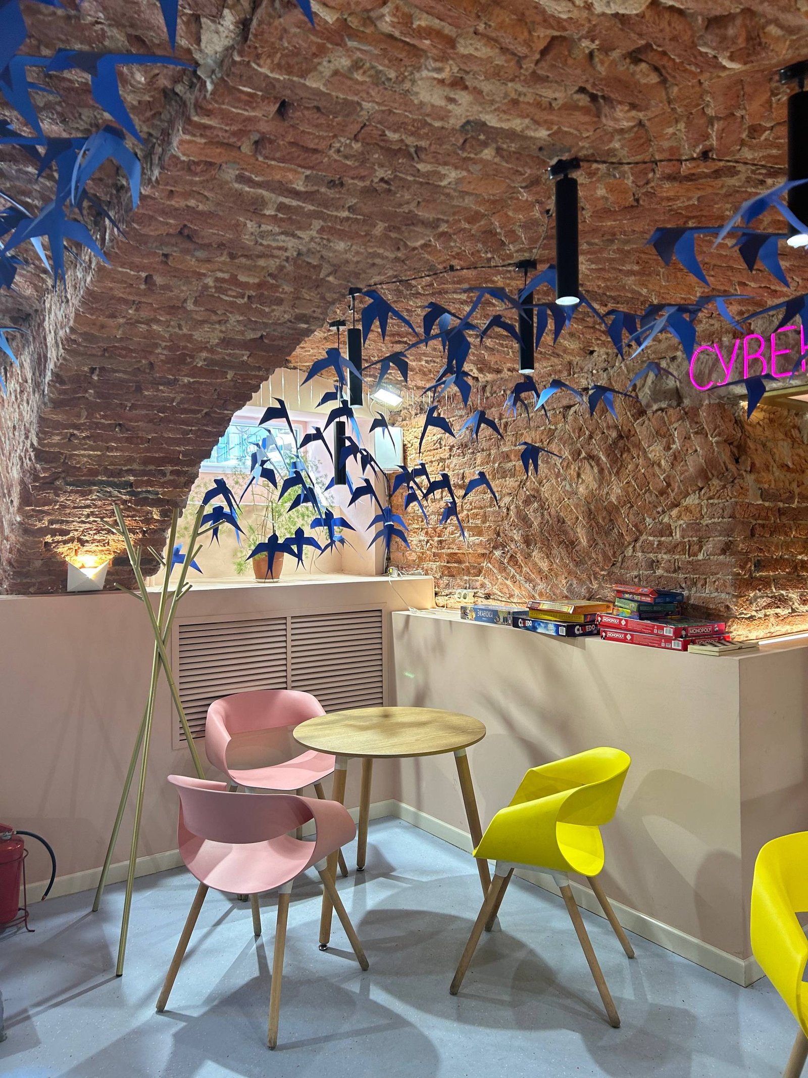 The Annenkirche coffee shop under brick vaults