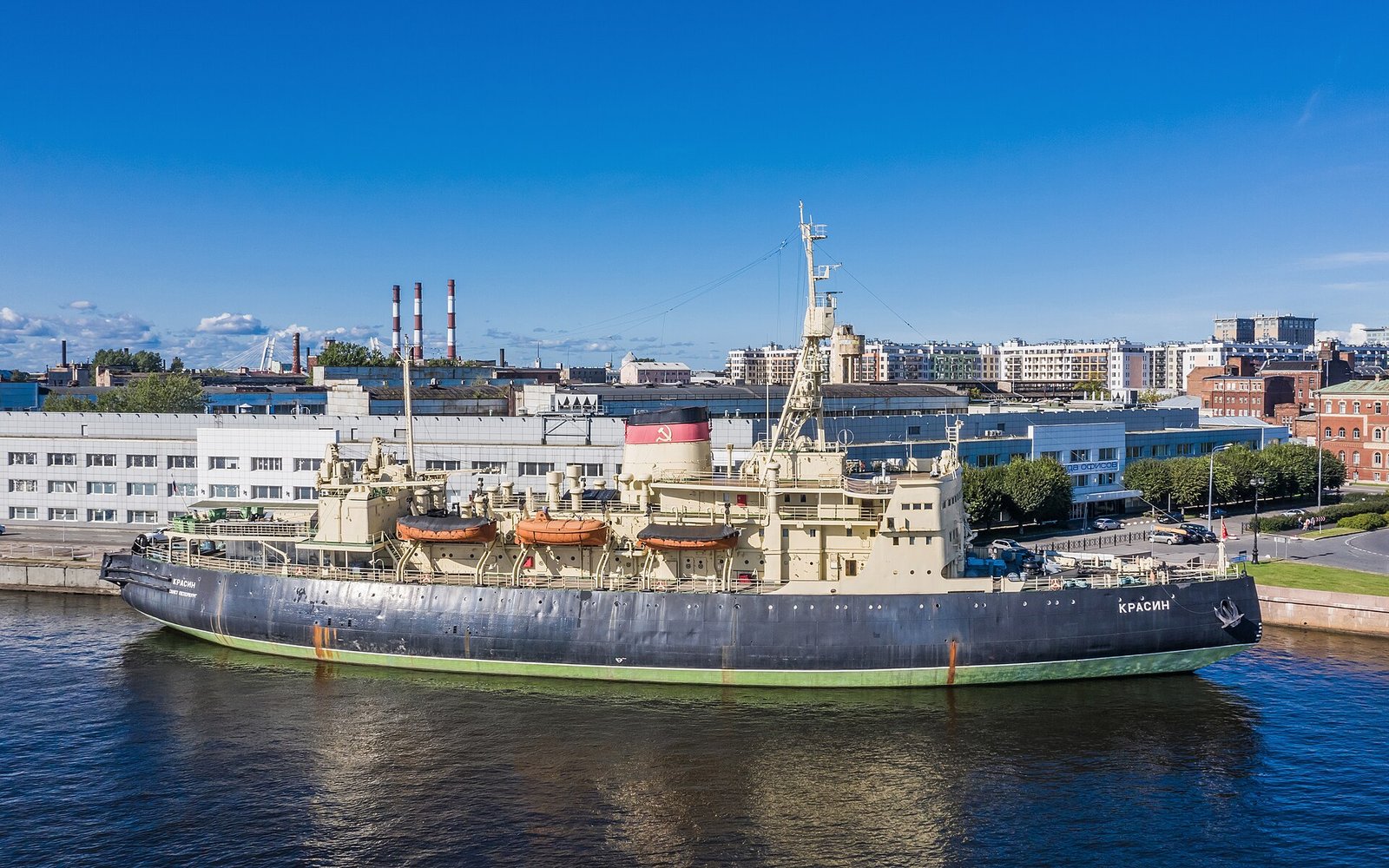 The icebreaker Krasin at Lieutenant Schmidt Embankment