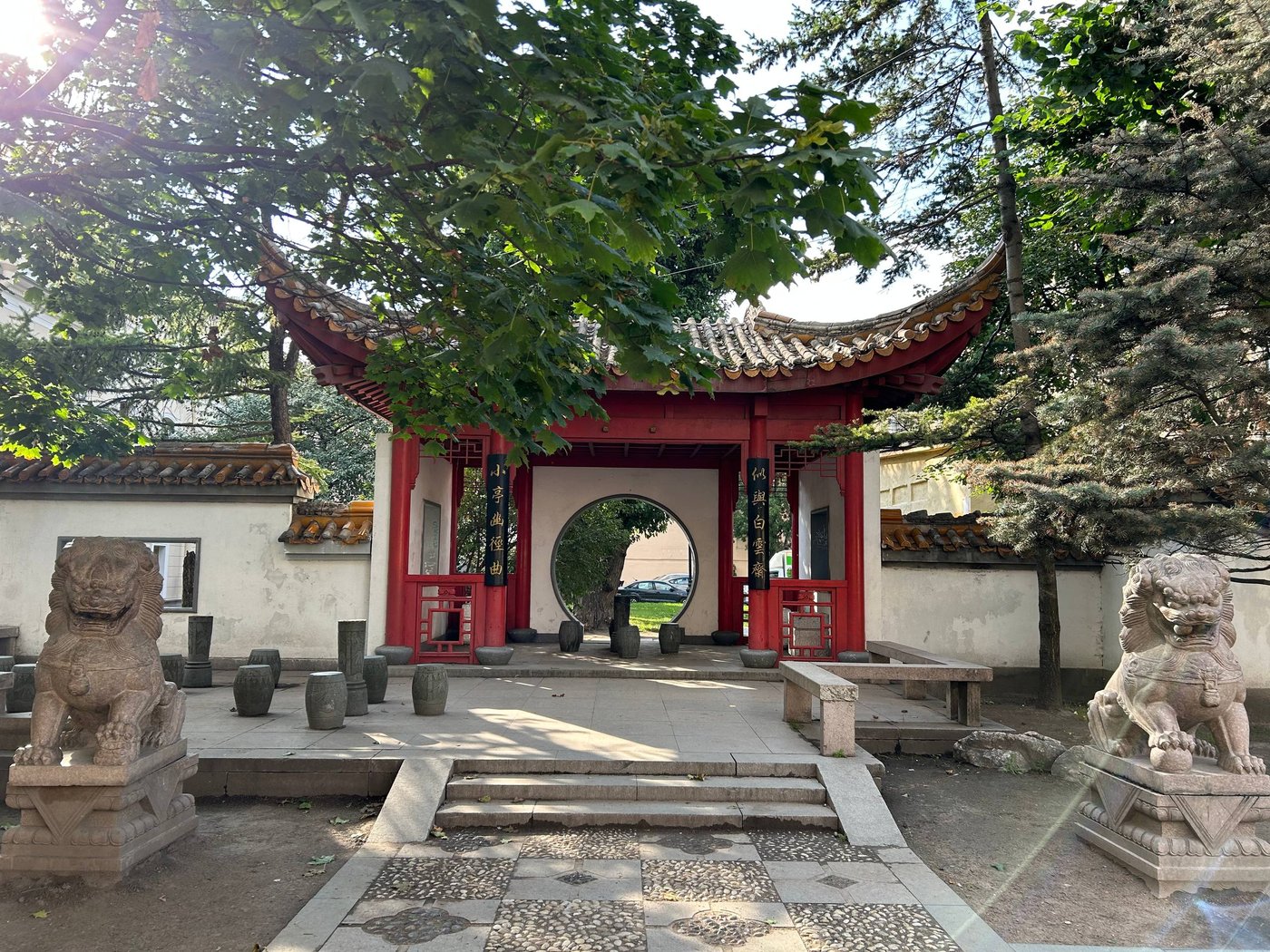 The Chinese gate in the Friendship Garden