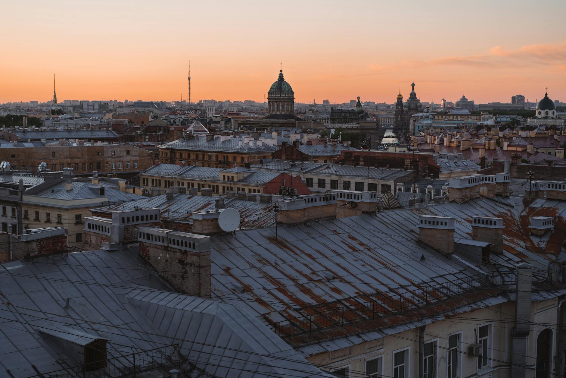 Why Rooftop Dining Is a Must in 2026