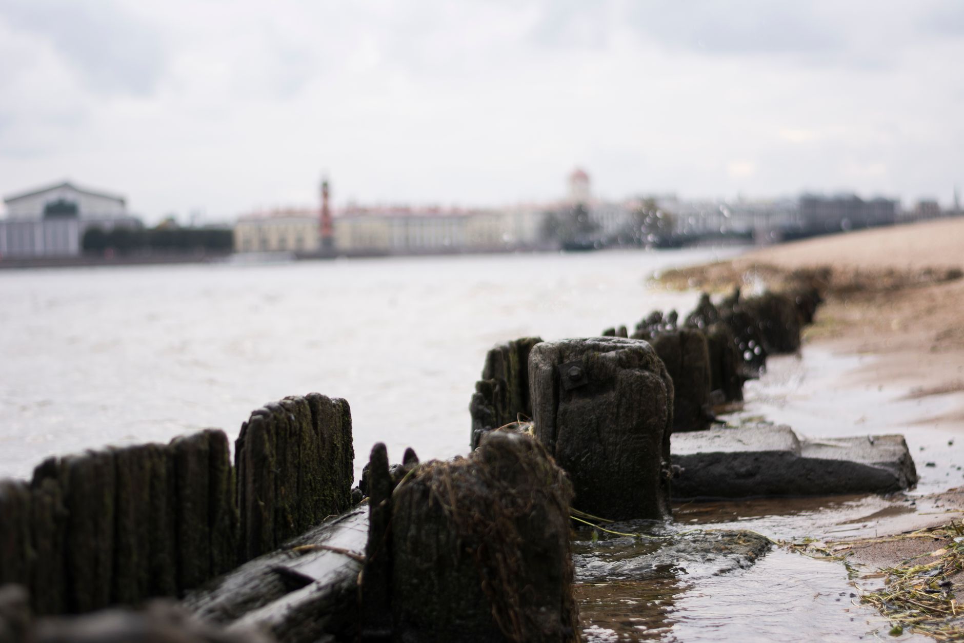 How do construction materials reflect Saint Petersburg's architectural evolution?