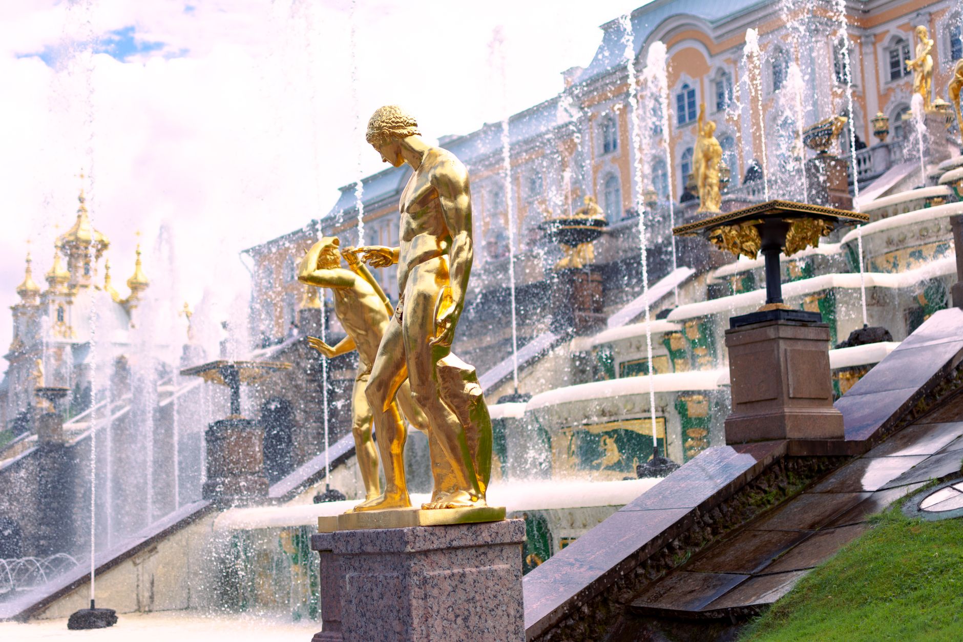 Practical planning for a Peterhof visit