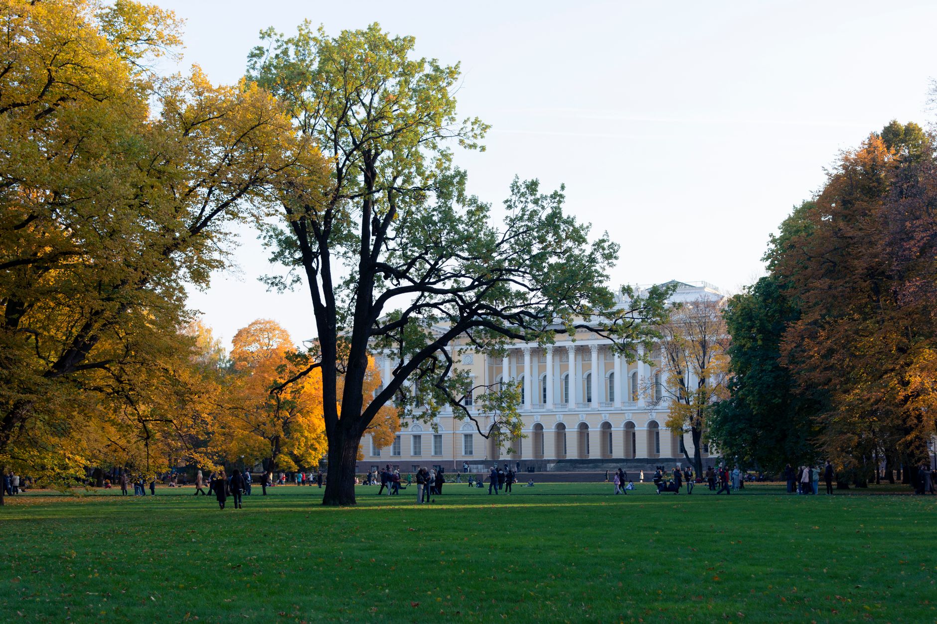 Opening Hours, Seasonal Closures, and Best Visiting Times