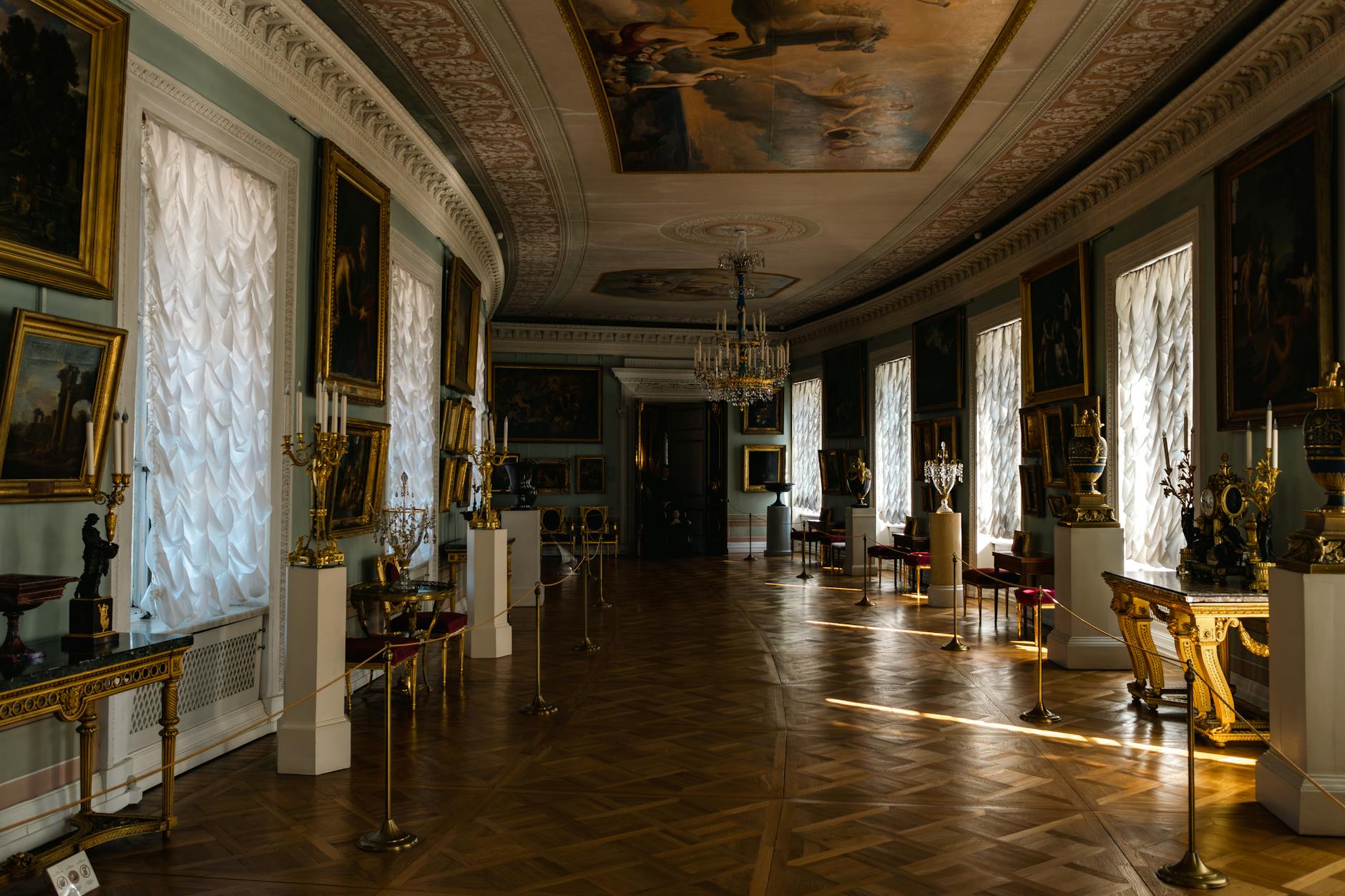 Money‑Saving Extras: Museums, Ferries, and Food