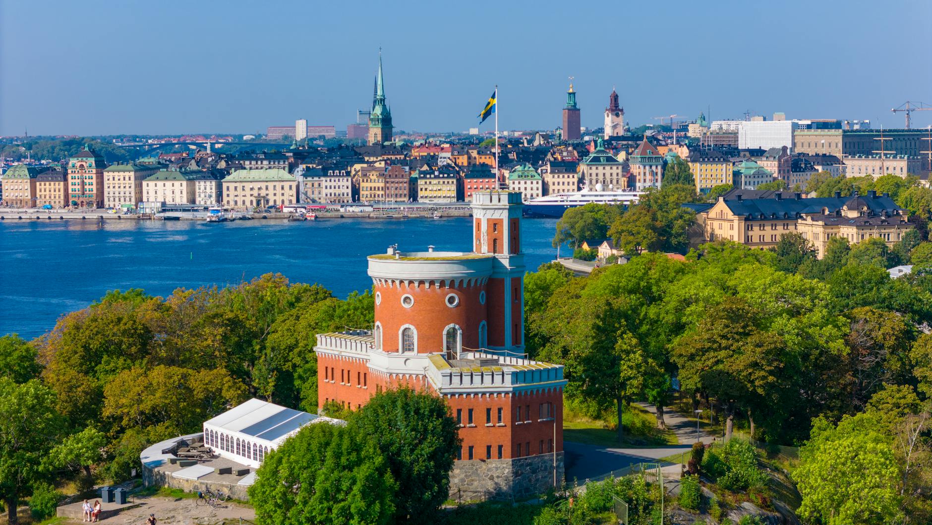 Vyborg: Medieval Castle and Scandinavian Architecture