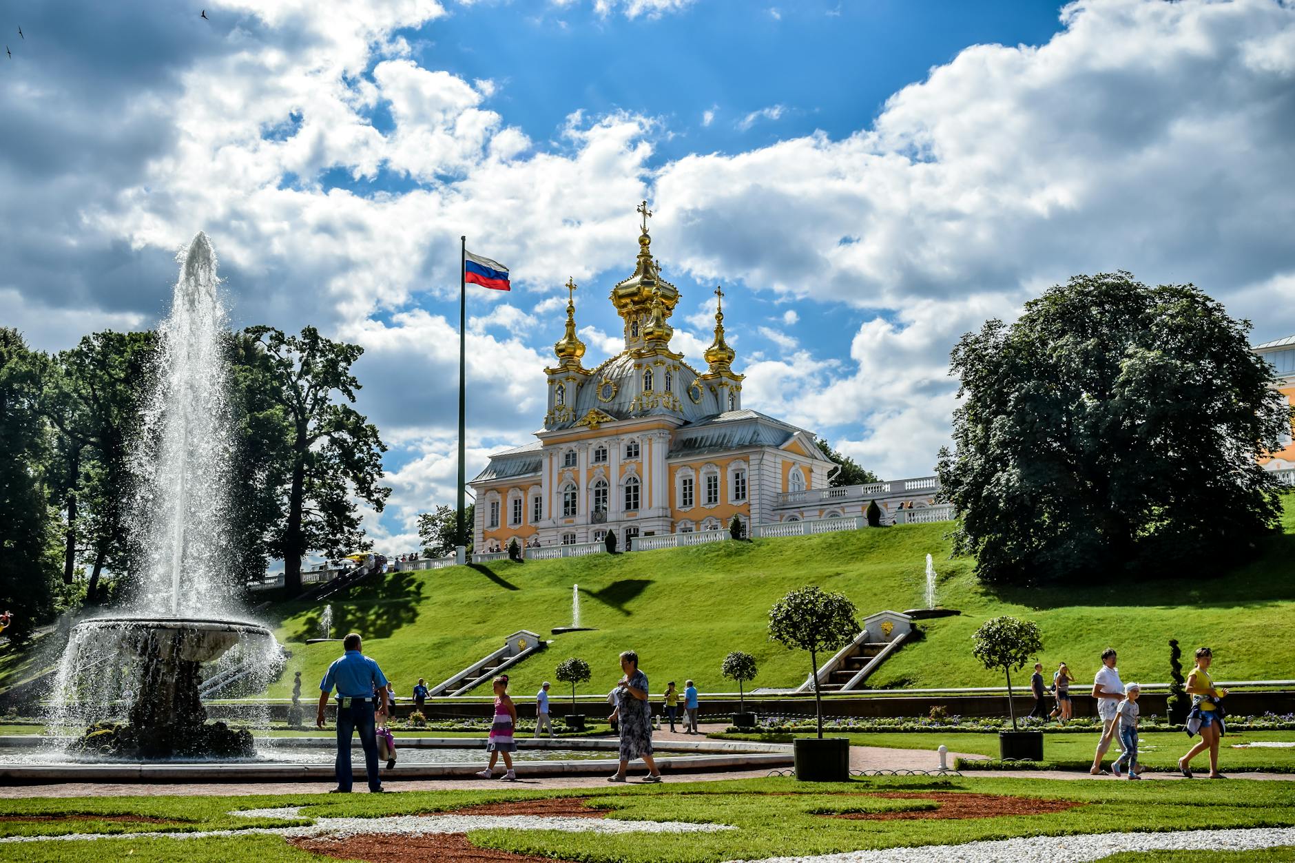 Peterhof: The Russian Versailles and Its Golden Fountains