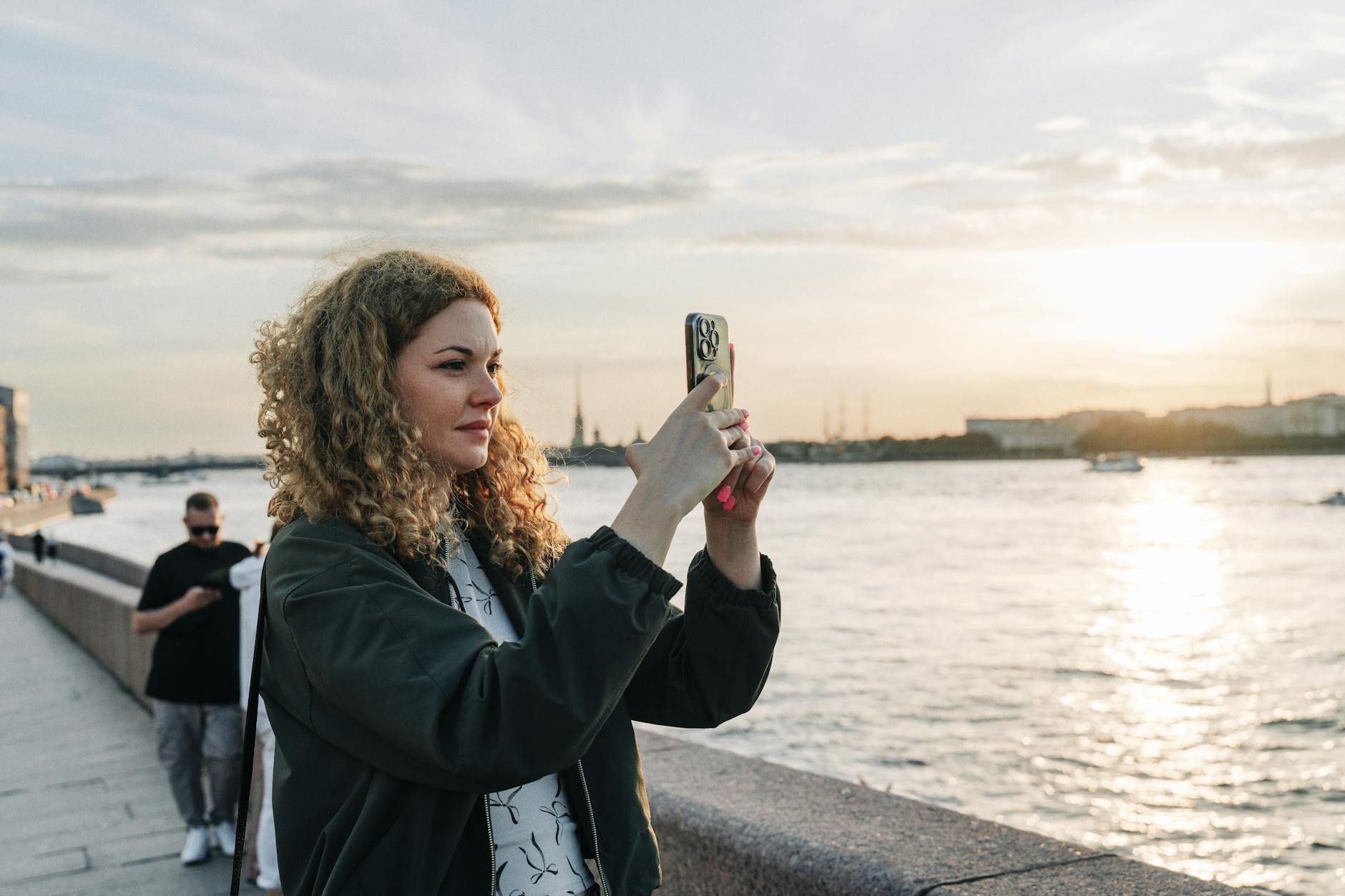 Saint Petersburg Digital Nomad Playbook: Remote Work, Living, and Local Highlights