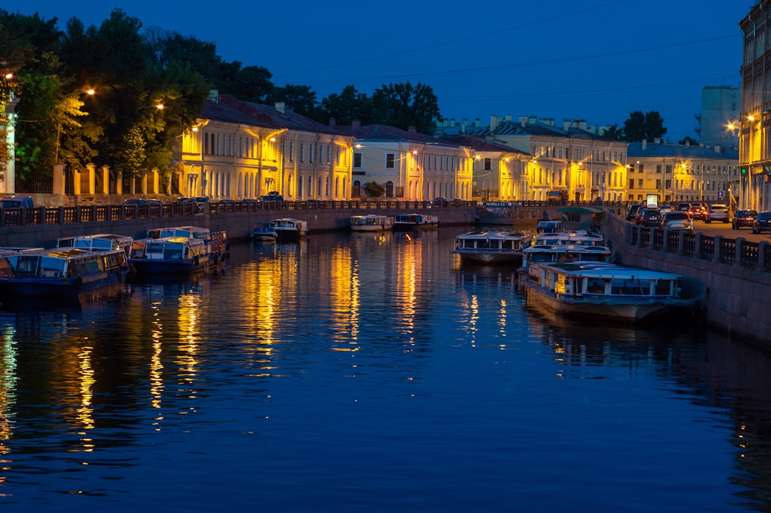 Where is the Central Naval Museum, and how do you get there?
