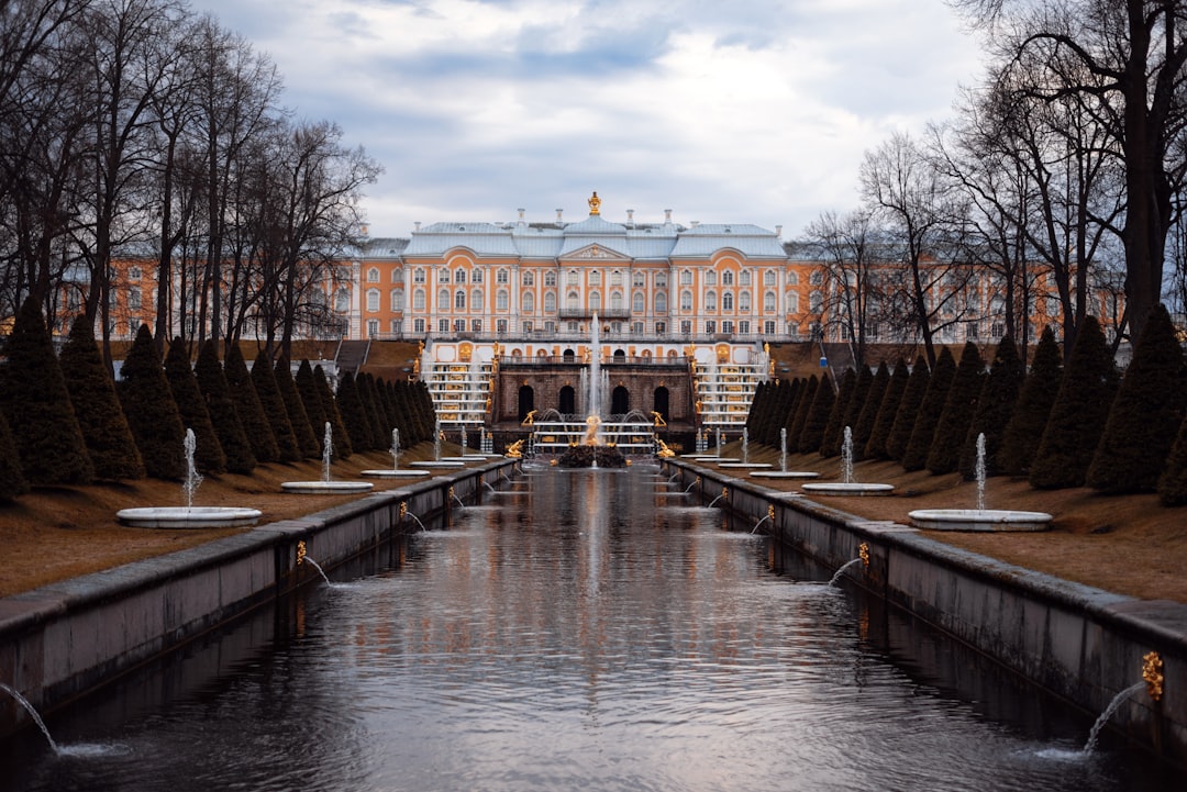 How Do You Reach Konstantinovsky Palace from Central Saint Petersburg?