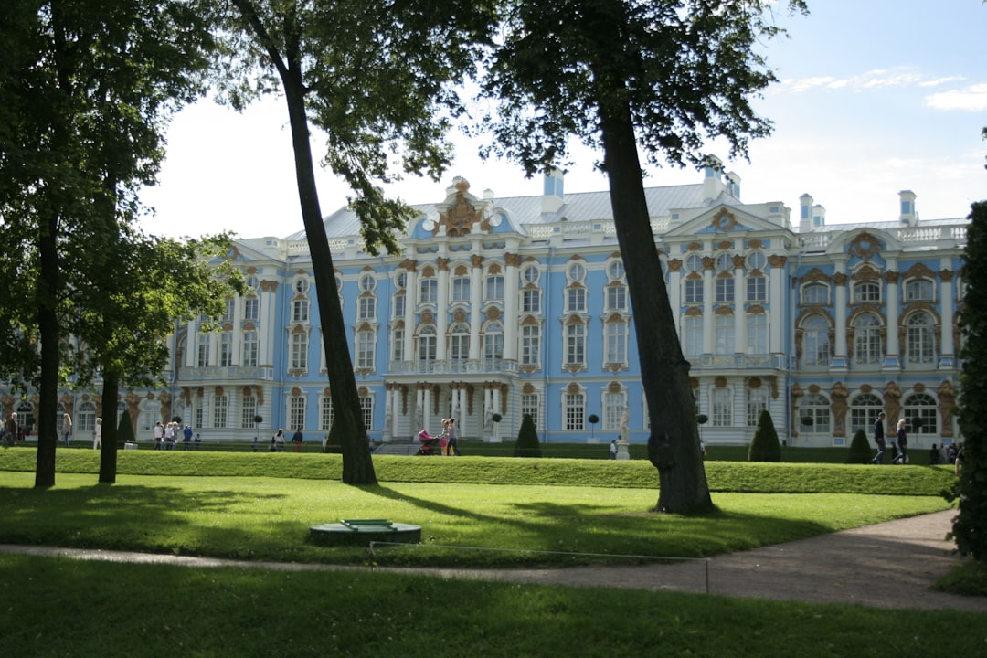 How do I reach the Summer Garden from central Saint Petersburg?