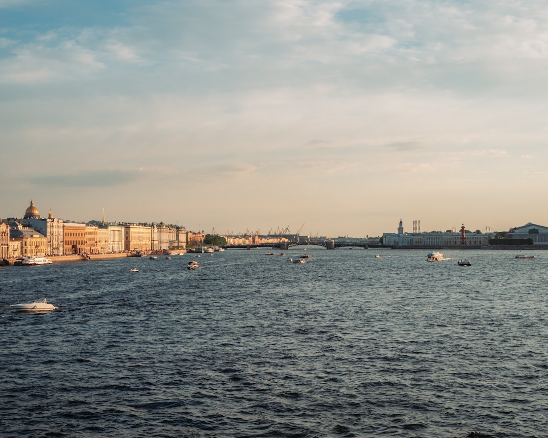 What are the best arrival times for flights to maximize your Saint Petersburg visit?