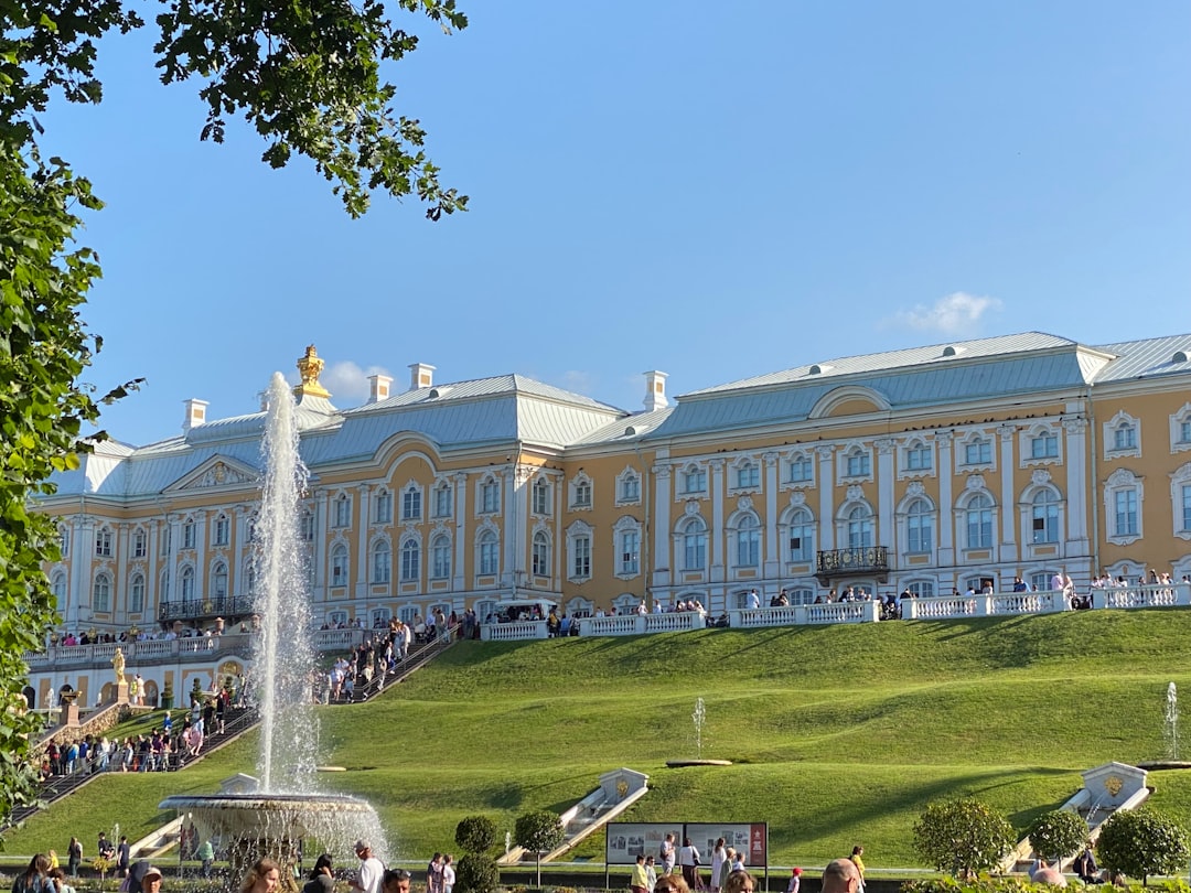 Where can visitors experience Russian tea culture and try authentic pastries?